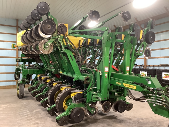 Photo of 2022 John Deere 1795