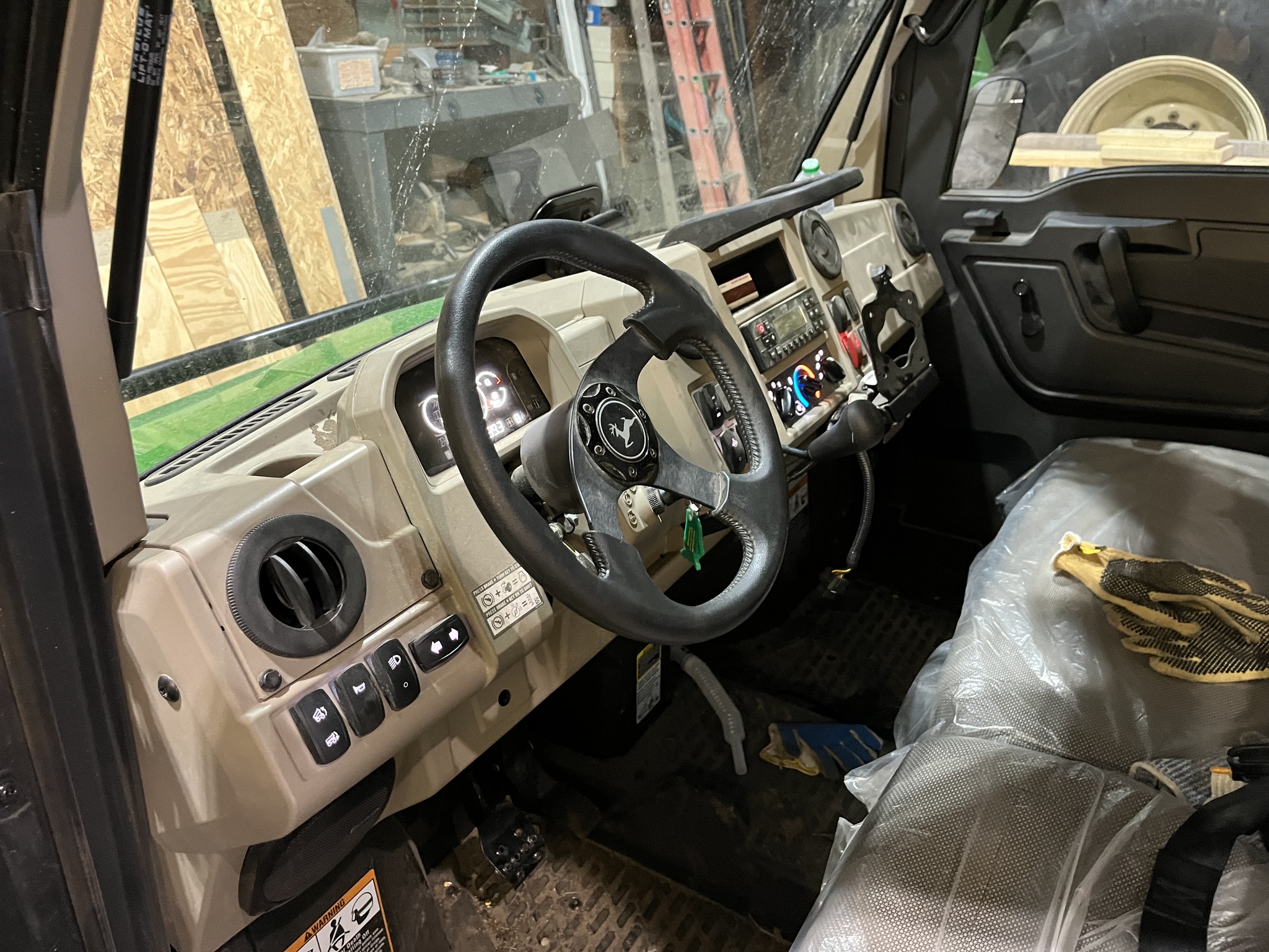 2024 John Deere XUV 835R Image 6