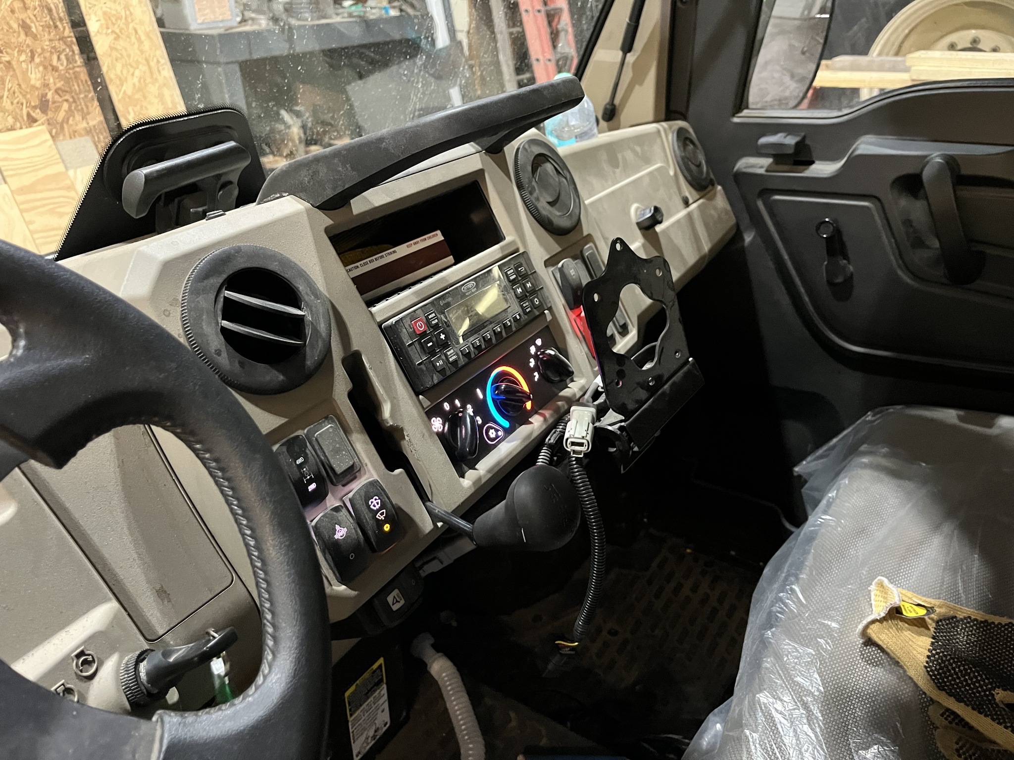 2024 John Deere XUV 835R Image 9