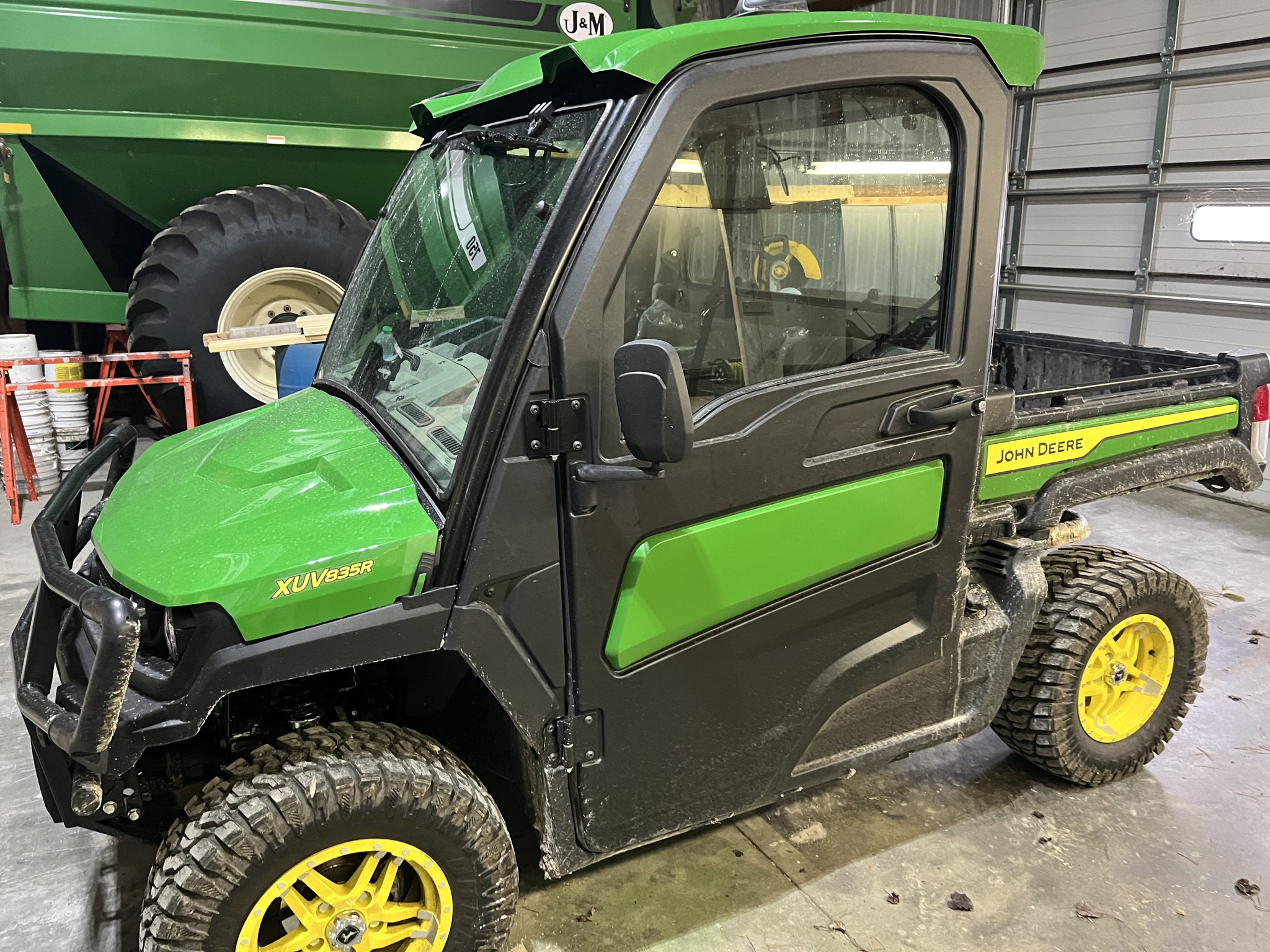 2024 John Deere XUV 835R Image 3