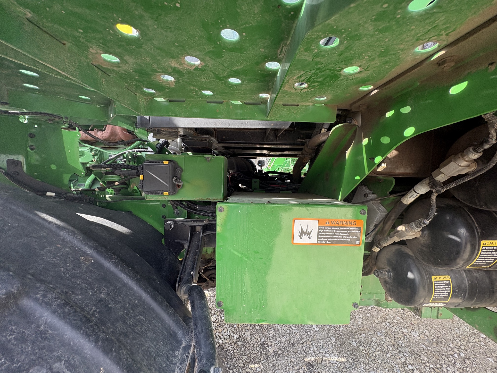  2022 John Deere 800R at Heritage Tractor in Galesburg, IL