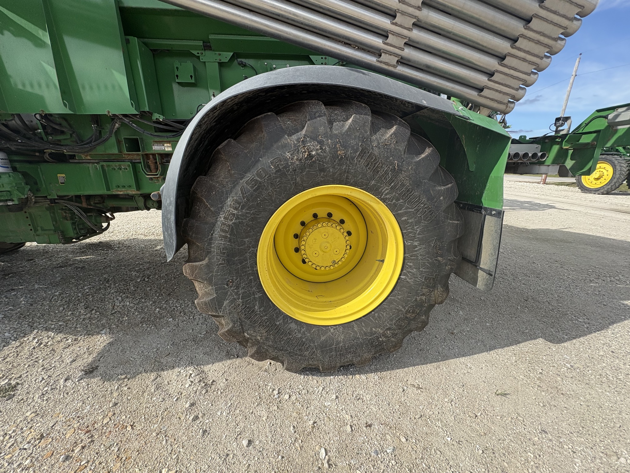  2022 John Deere 800R at Heritage Tractor in Galesburg, IL