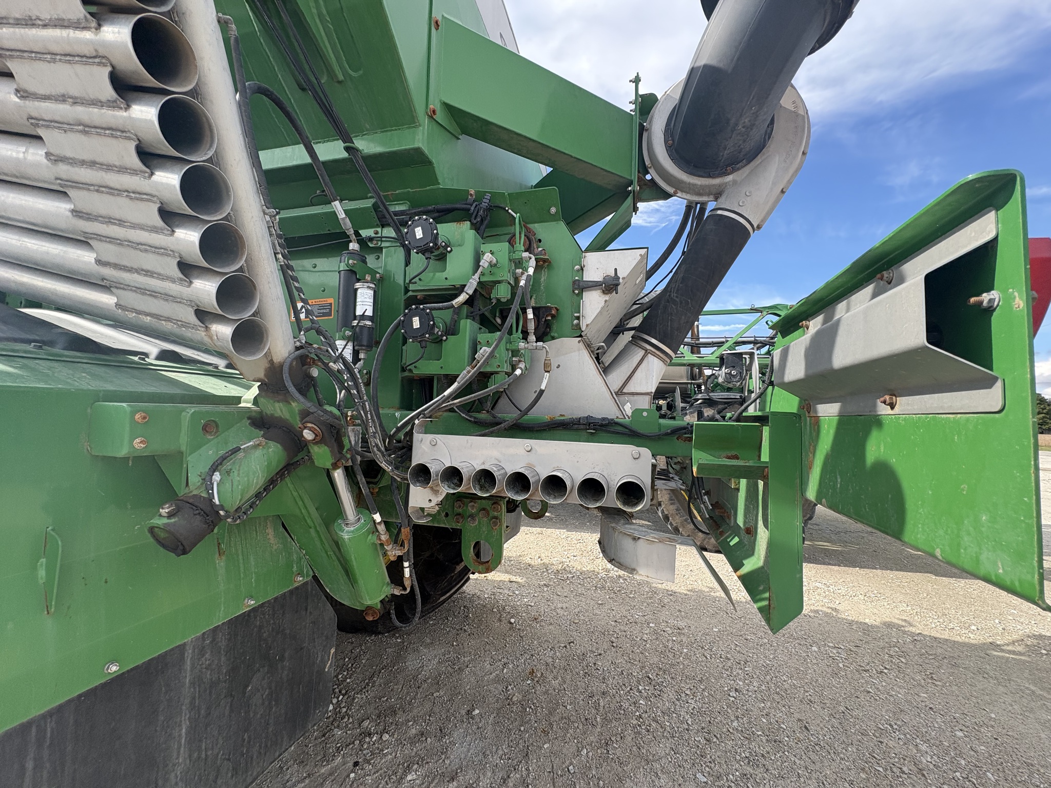  2022 John Deere 800R at Heritage Tractor in Galesburg, IL