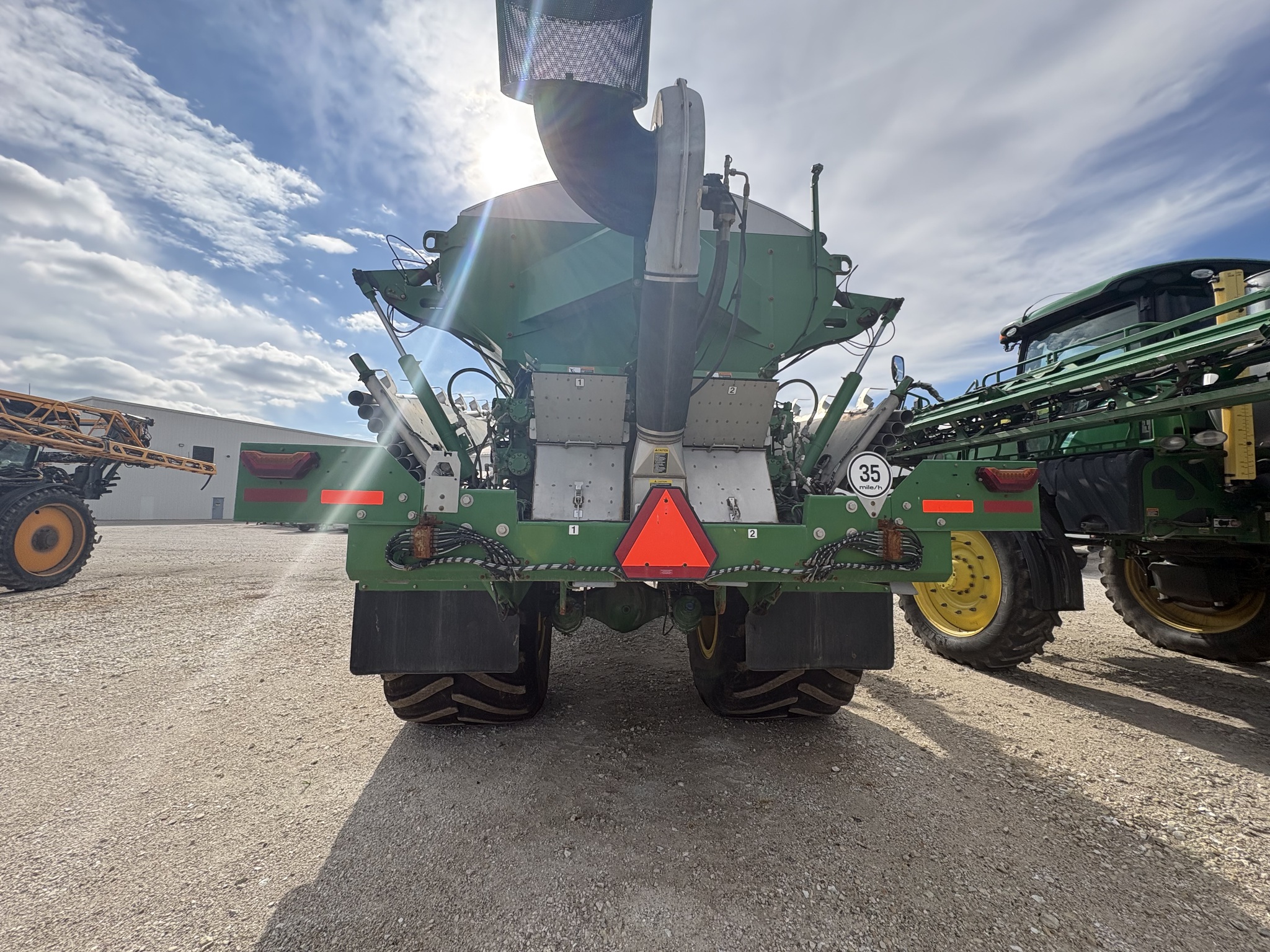  2022 John Deere 800R at Heritage Tractor in Galesburg, IL