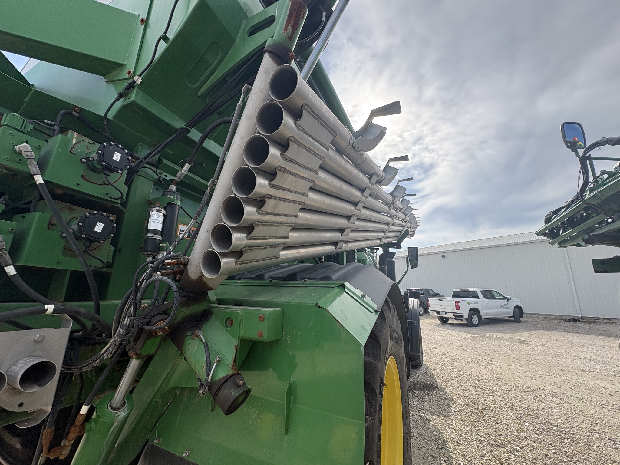  2022 John Deere 800R at Heritage Tractor in Galesburg, IL