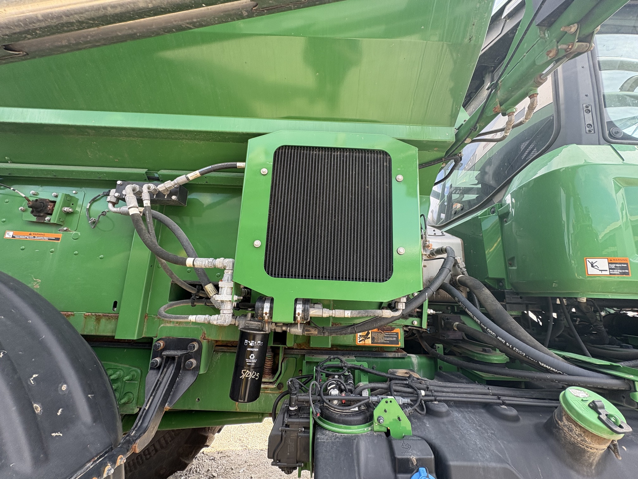  2022 John Deere 800R at Heritage Tractor in Galesburg, IL