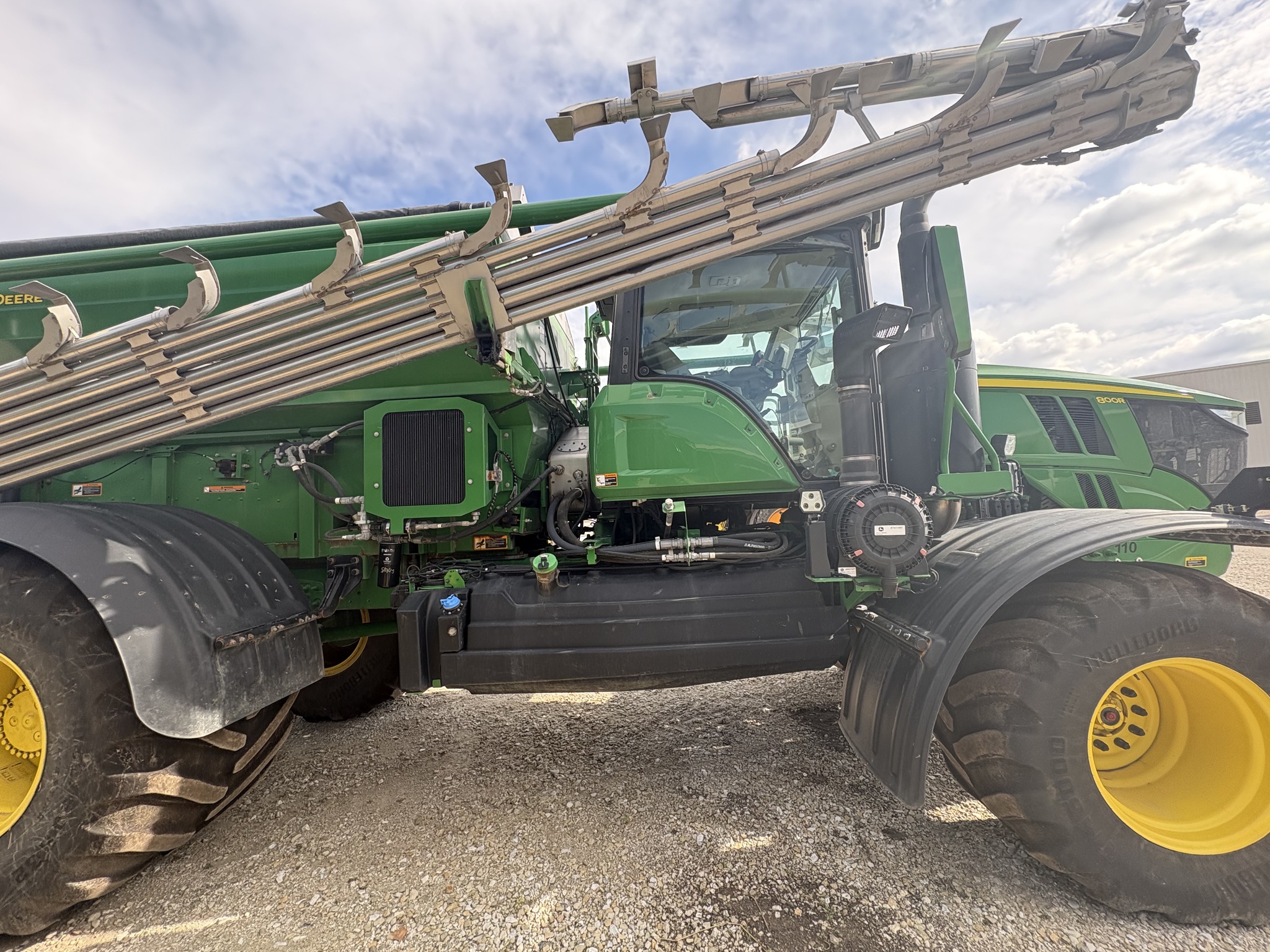  2022 John Deere 800R at Heritage Tractor in Galesburg, IL