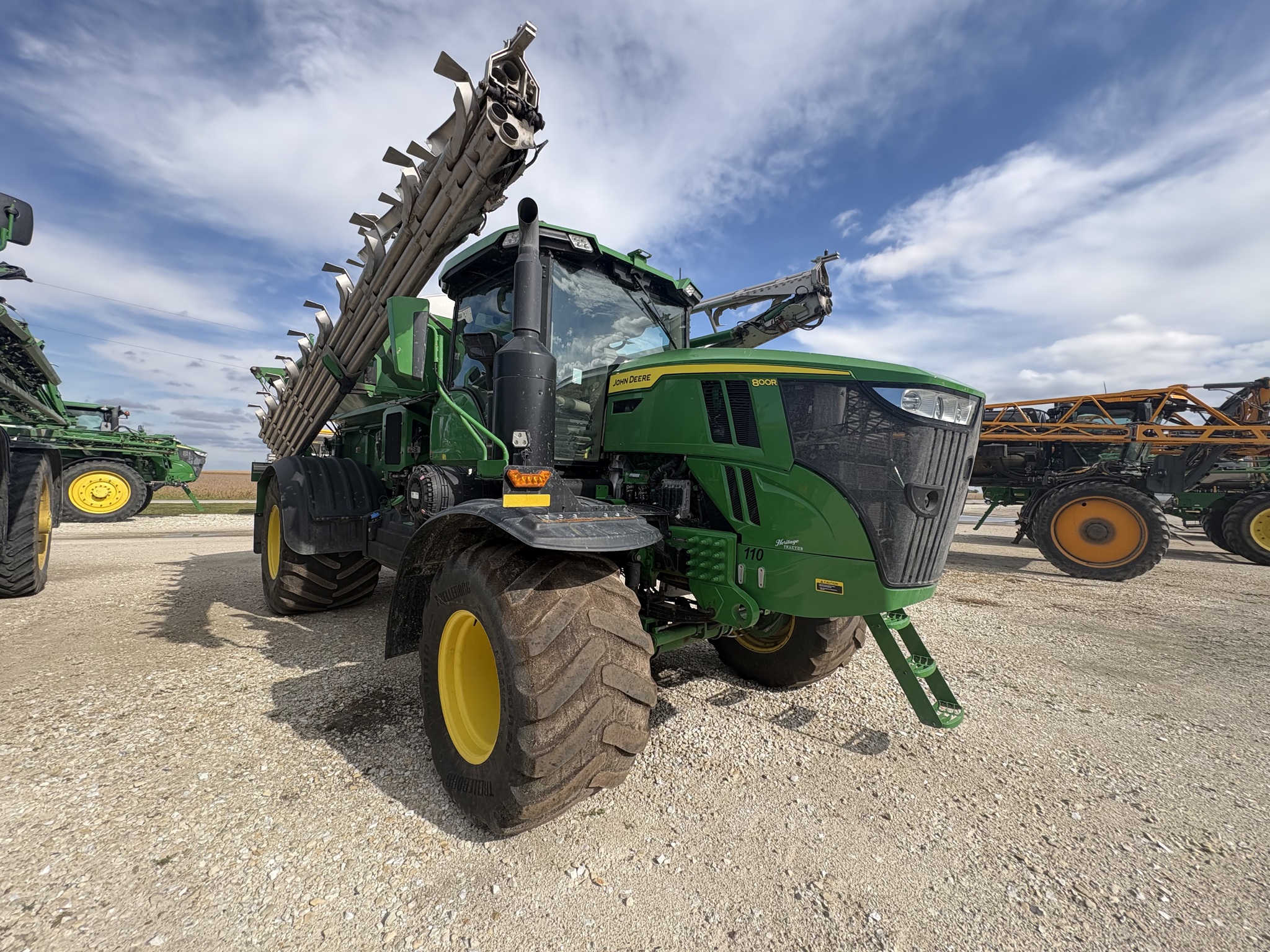  2022 John Deere 800R at Heritage Tractor in Galesburg, IL
