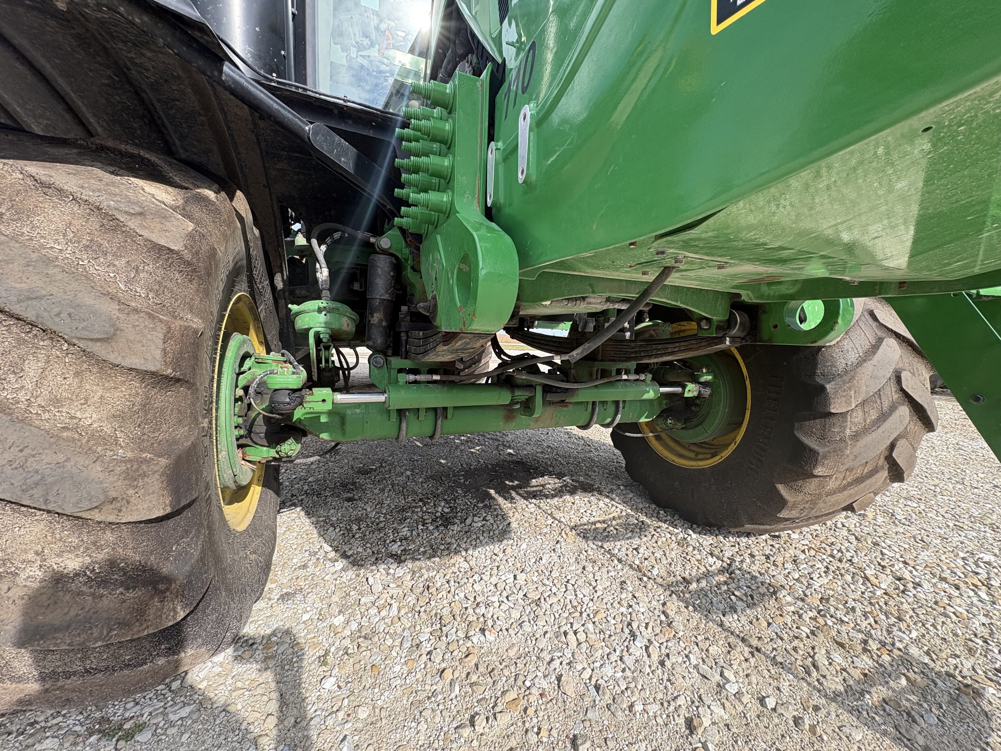  2022 John Deere 800R at Heritage Tractor in Galesburg, IL
