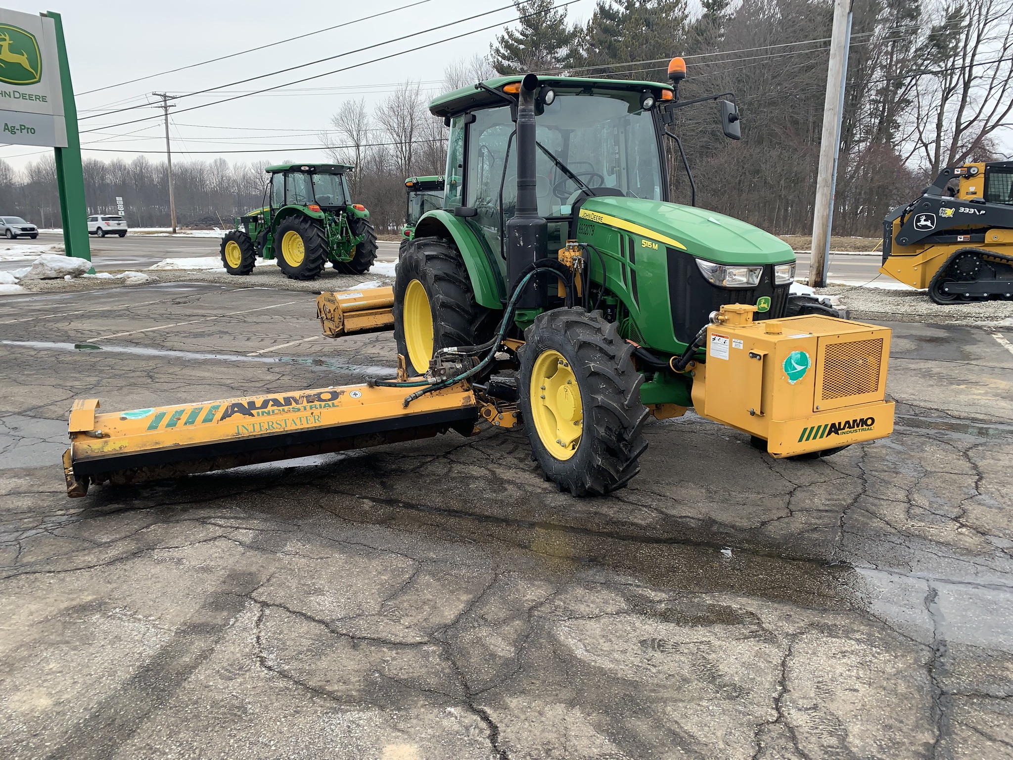 2018 John Deere 5115M Image 1