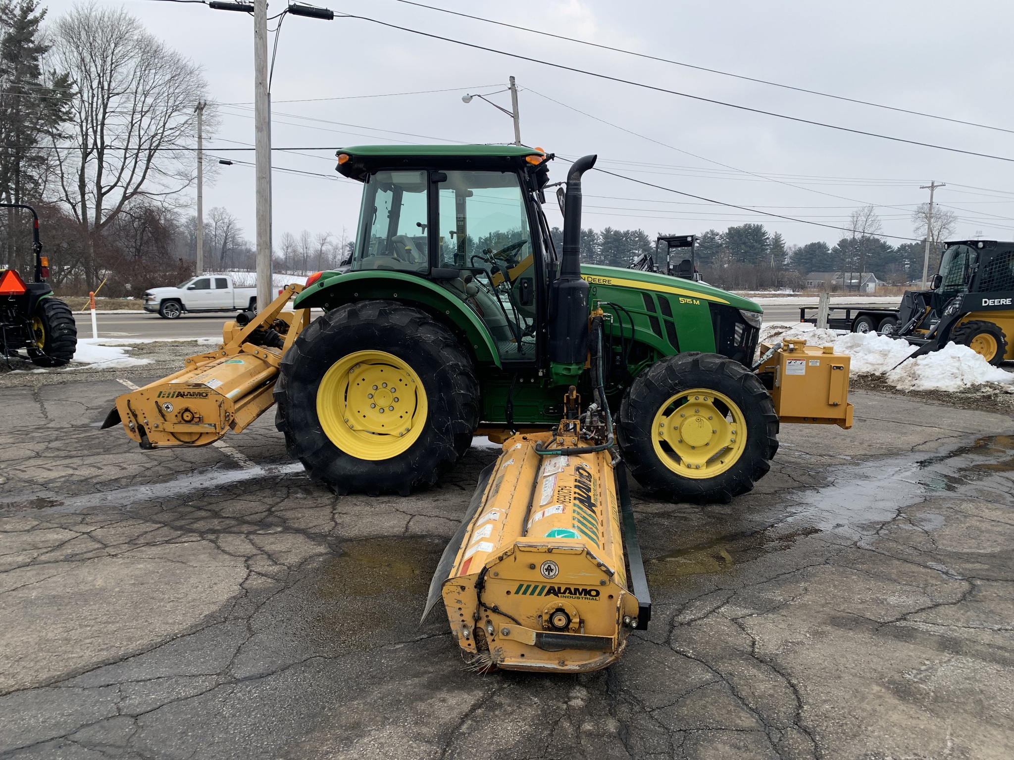 2018 John Deere 5115M Image 2
