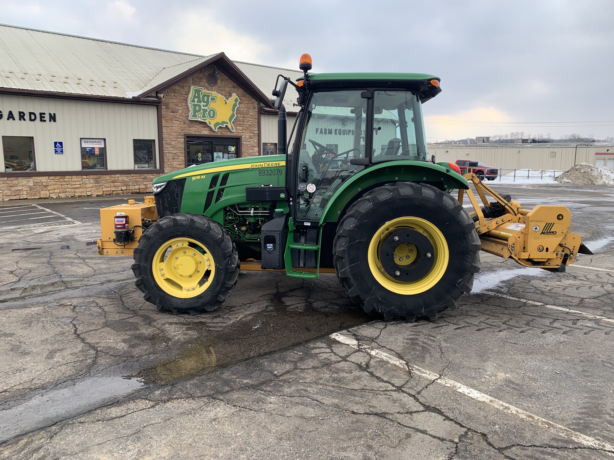 2018 John Deere 5115M Image 7