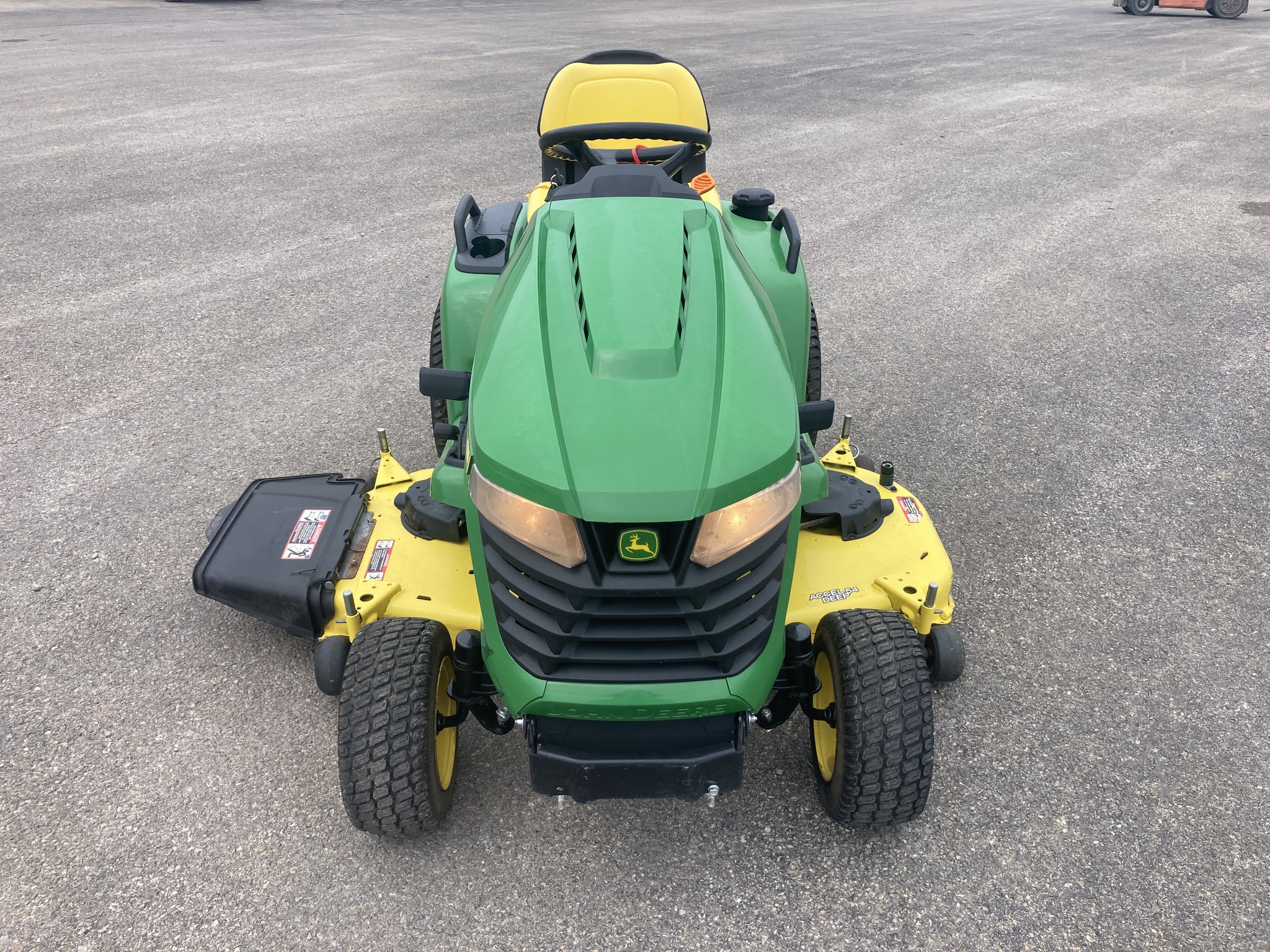 2017 John Deere X570 Image 7
