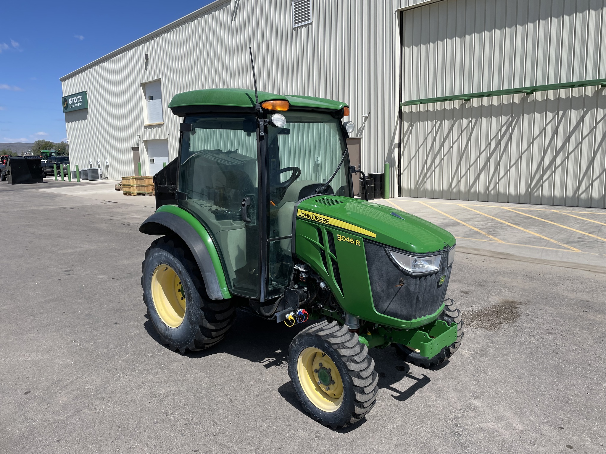 2022 John Deere 3046R Image 7