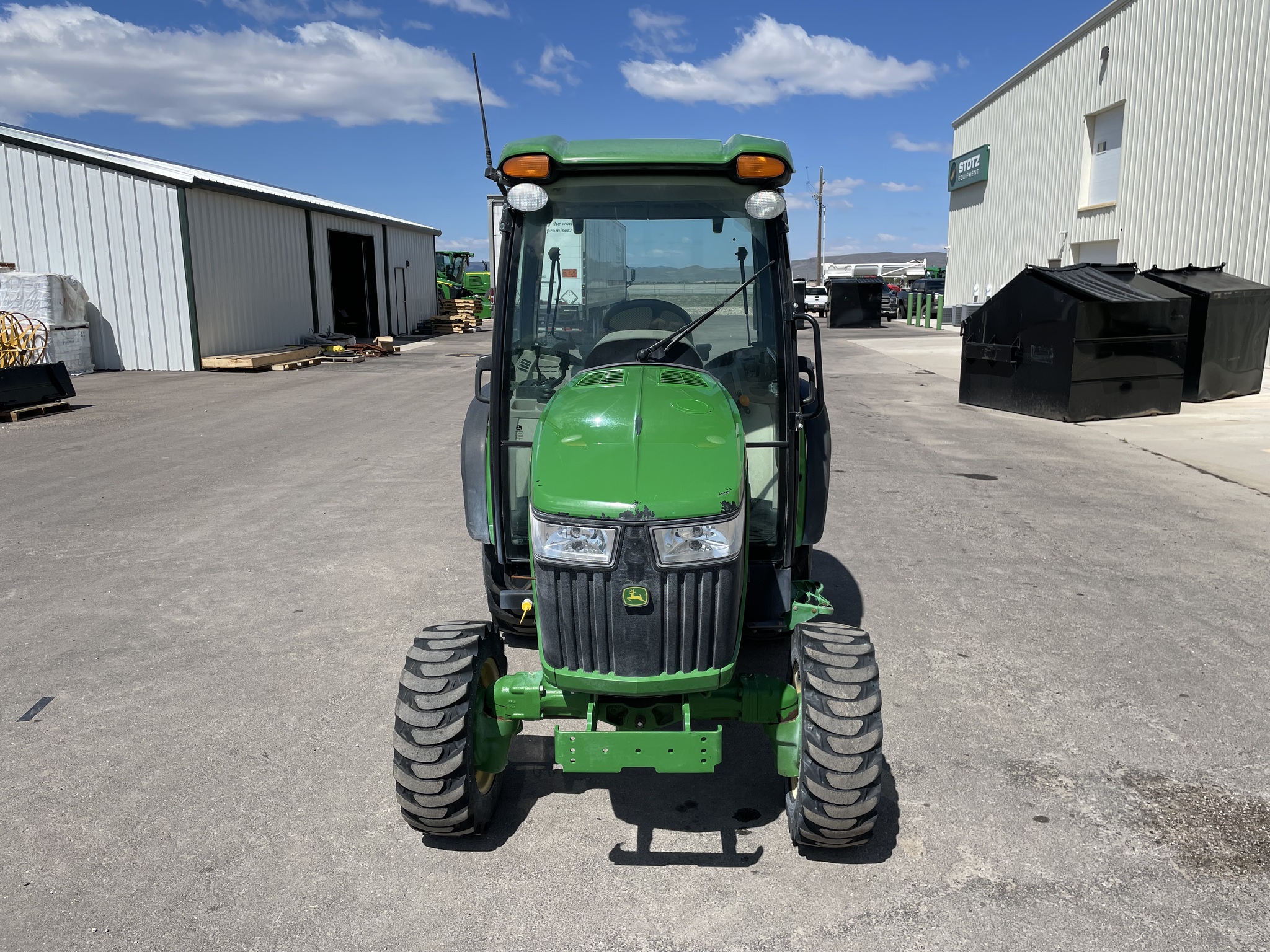 2022 John Deere 3046R Image 8