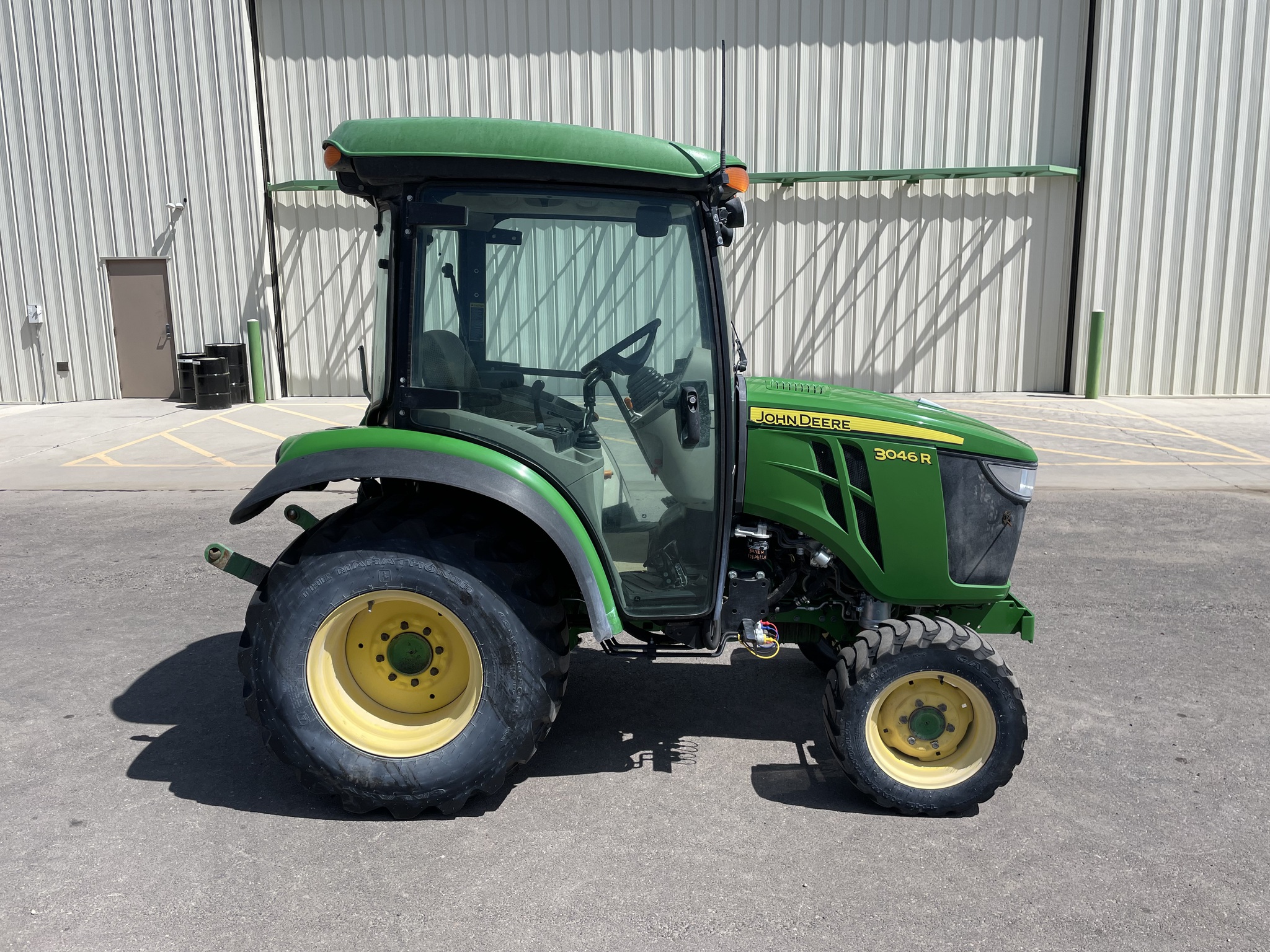 2022 John Deere 3046R Image 6