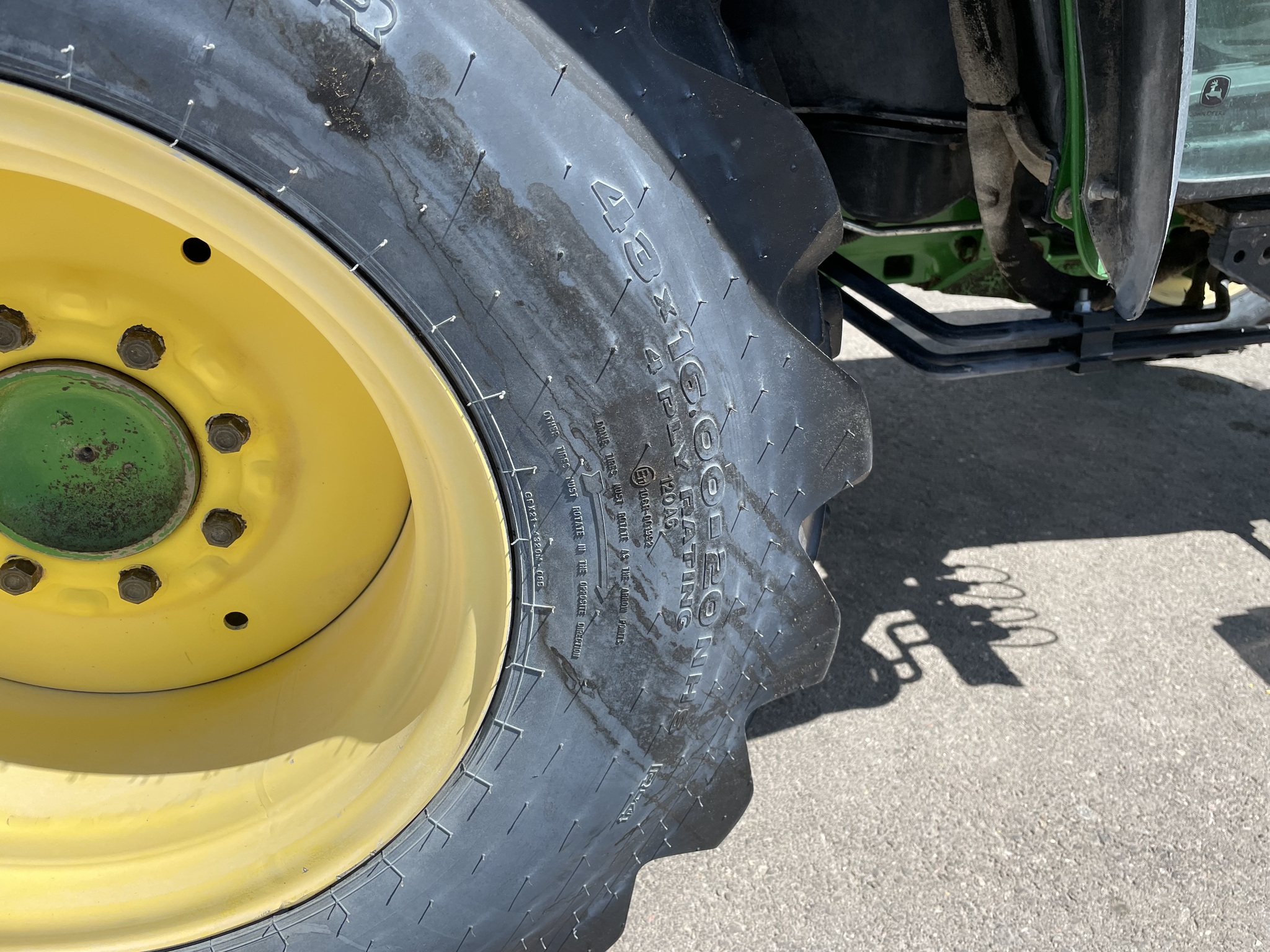 2022 John Deere 3046R Image 10