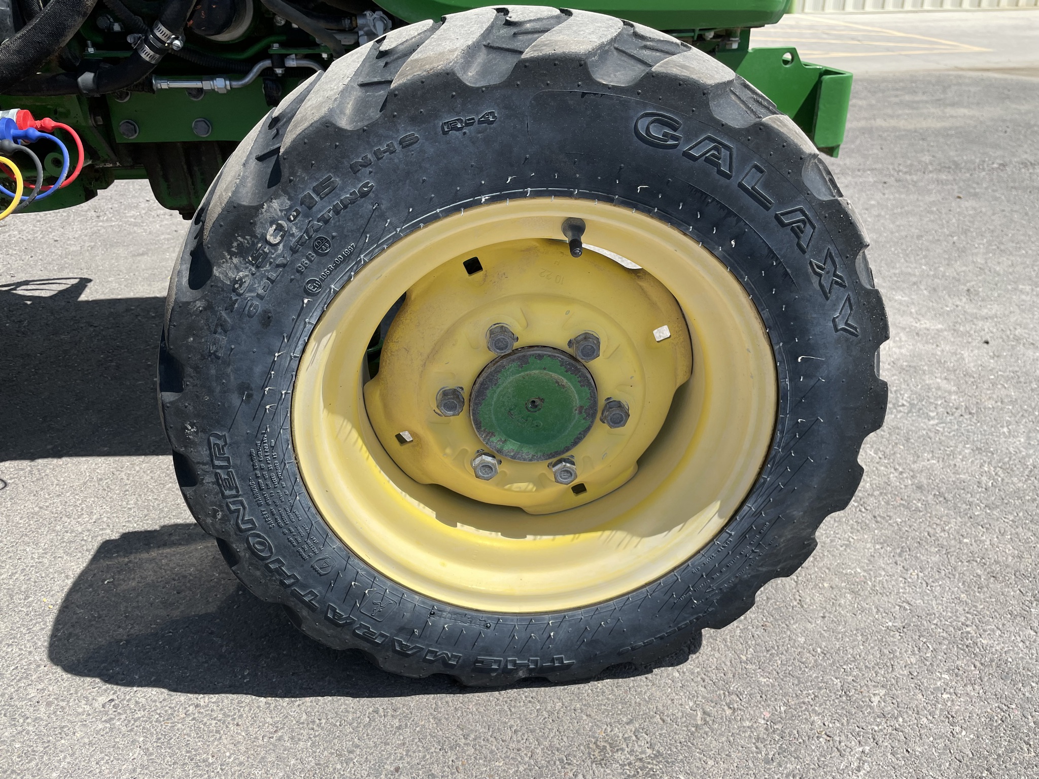 2022 John Deere 3046R Image 11