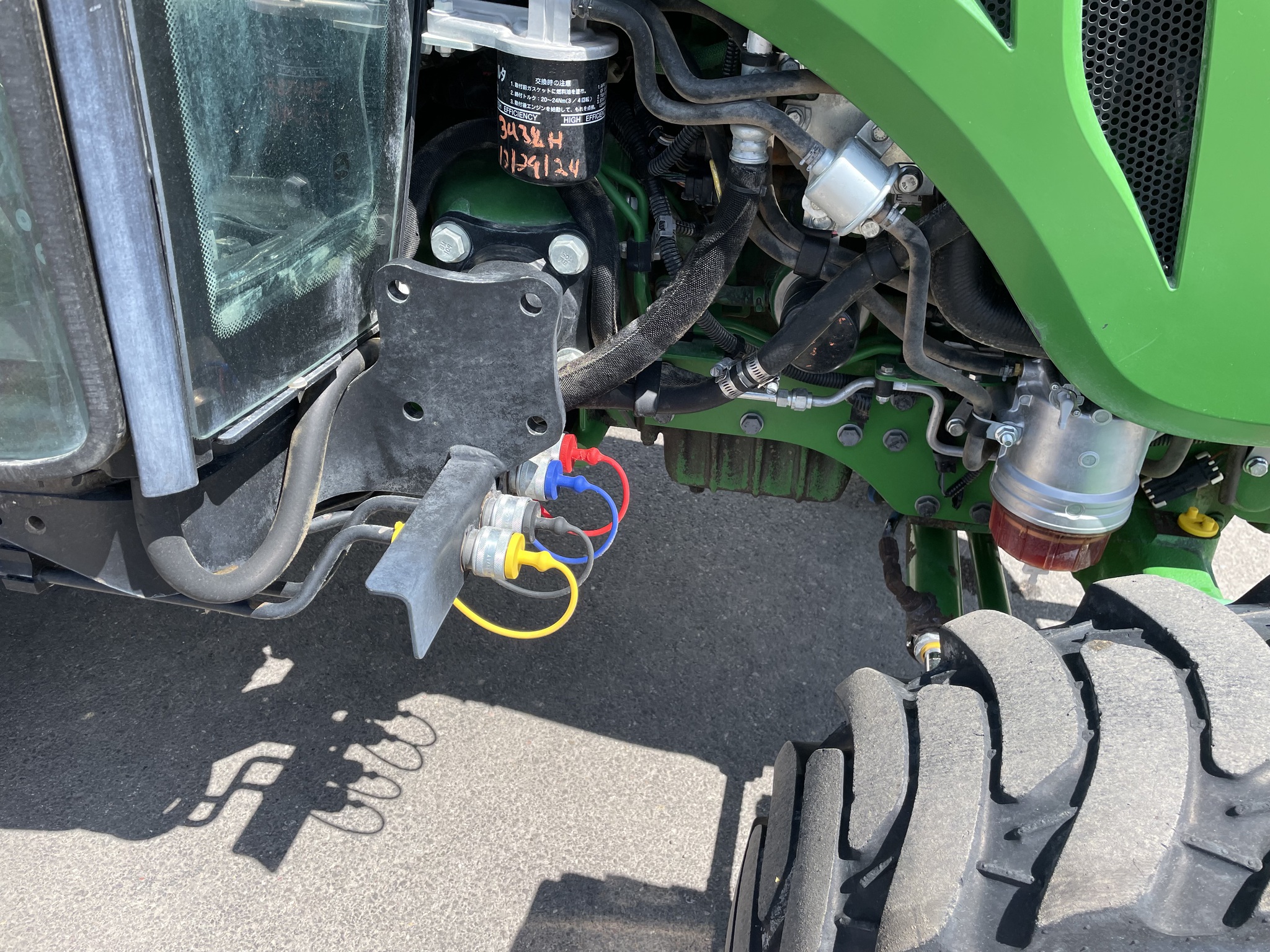 2022 John Deere 3046R Image 13