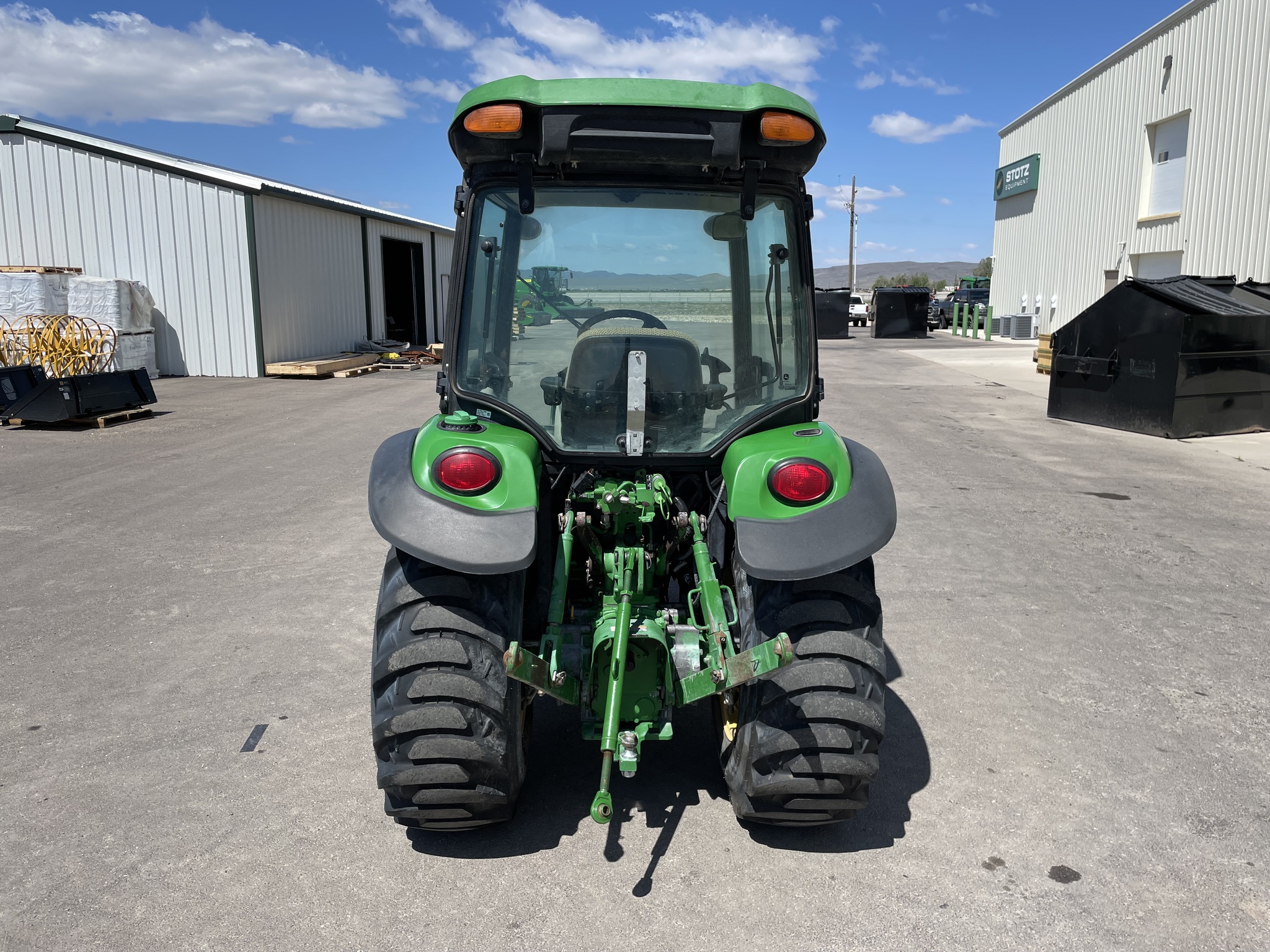 2022 John Deere 3046R Image 4