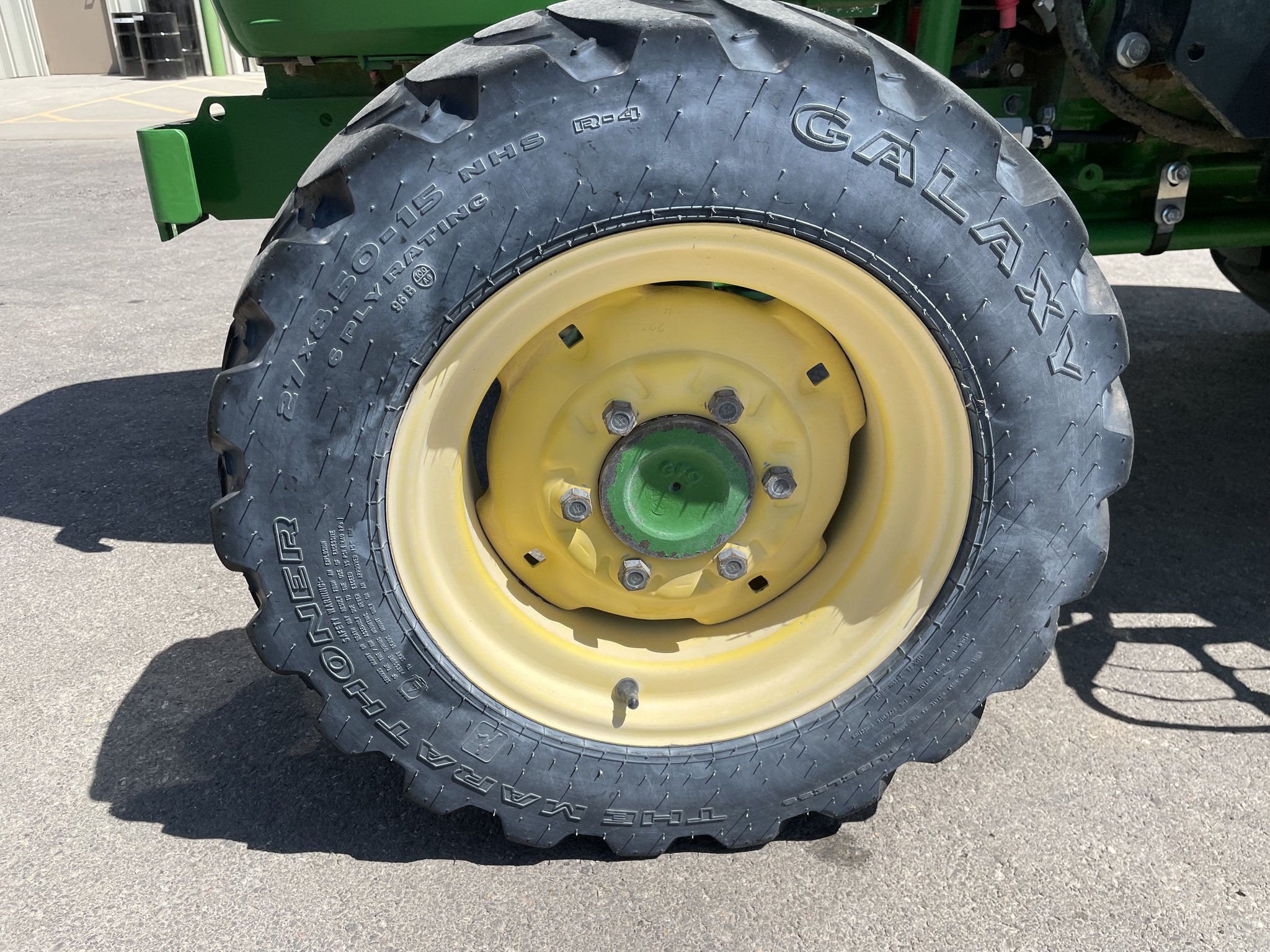 2022 John Deere 3046R Image 16