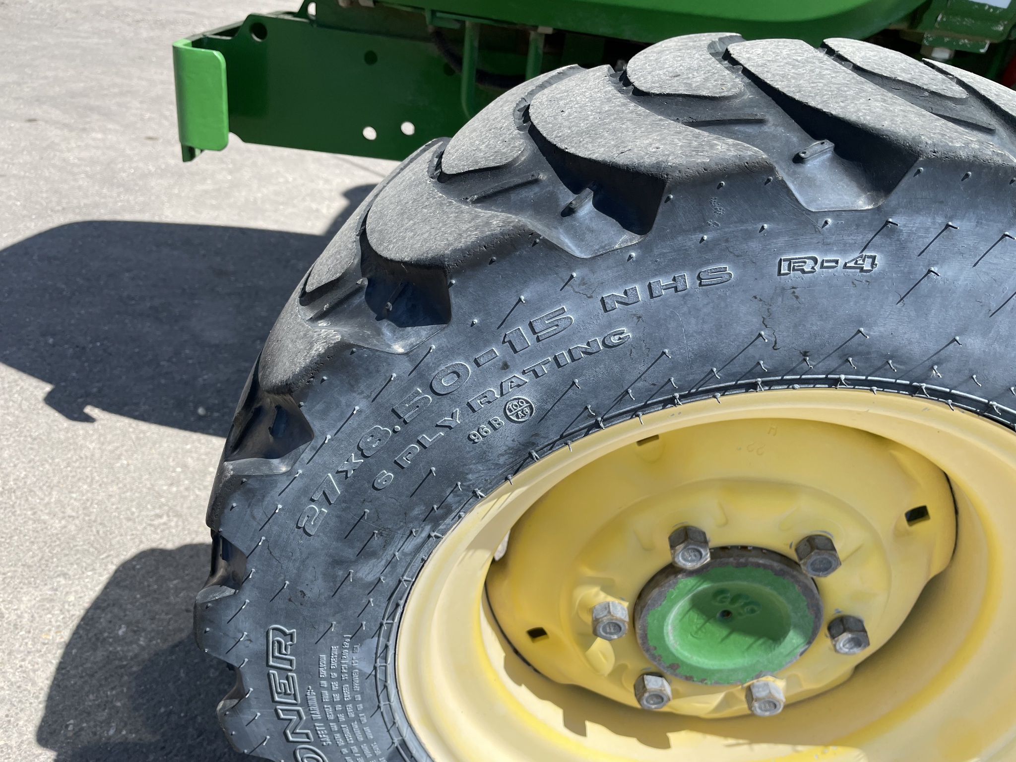 2022 John Deere 3046R Image 17