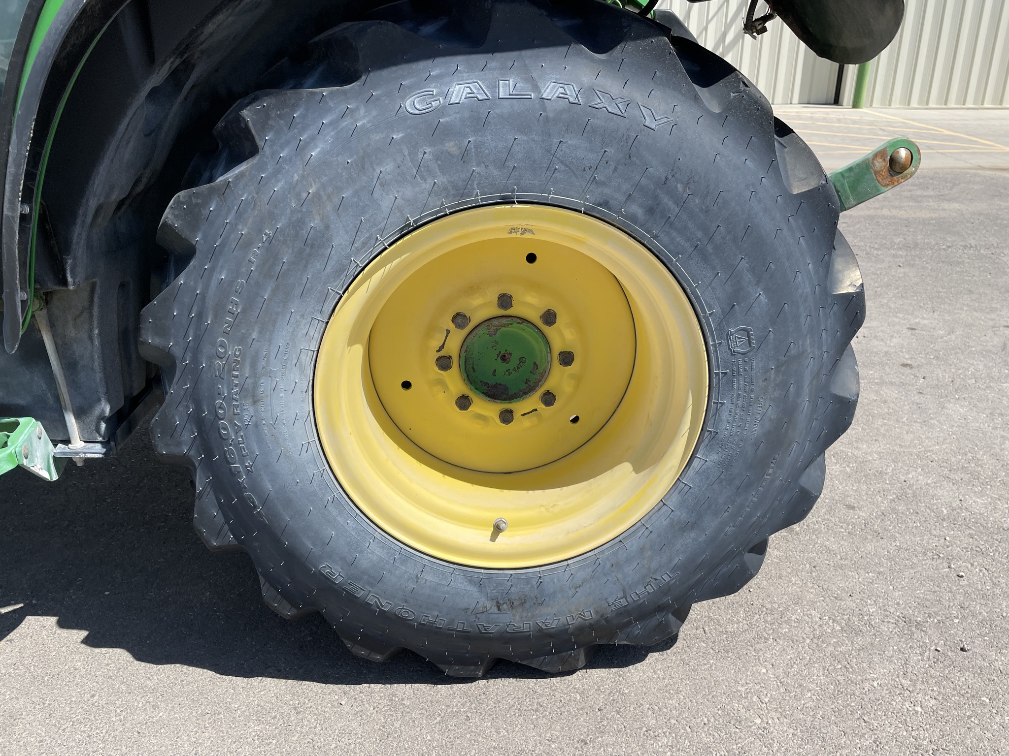 2022 John Deere 3046R Image 18