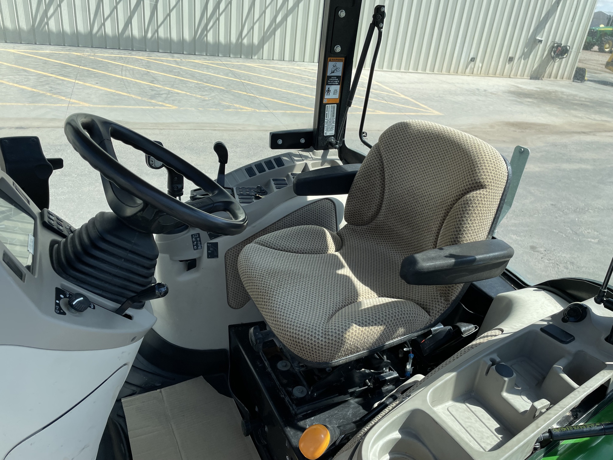 2022 John Deere 3046R Image 20