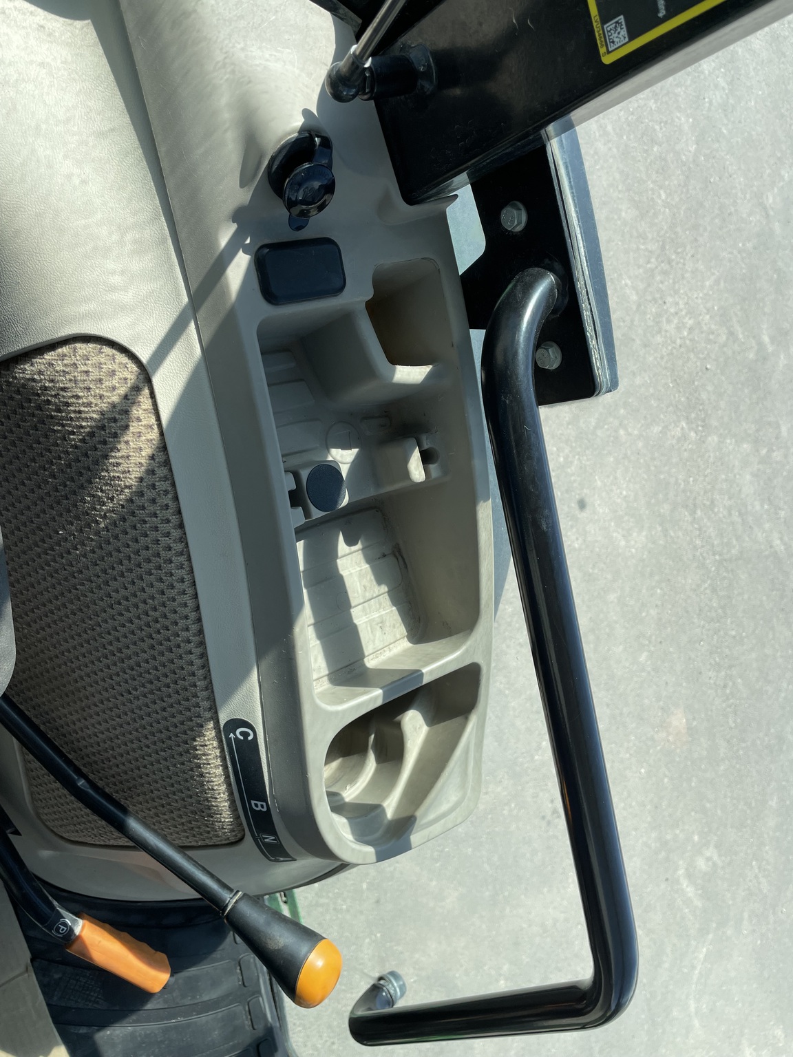 2022 John Deere 3046R Image 22