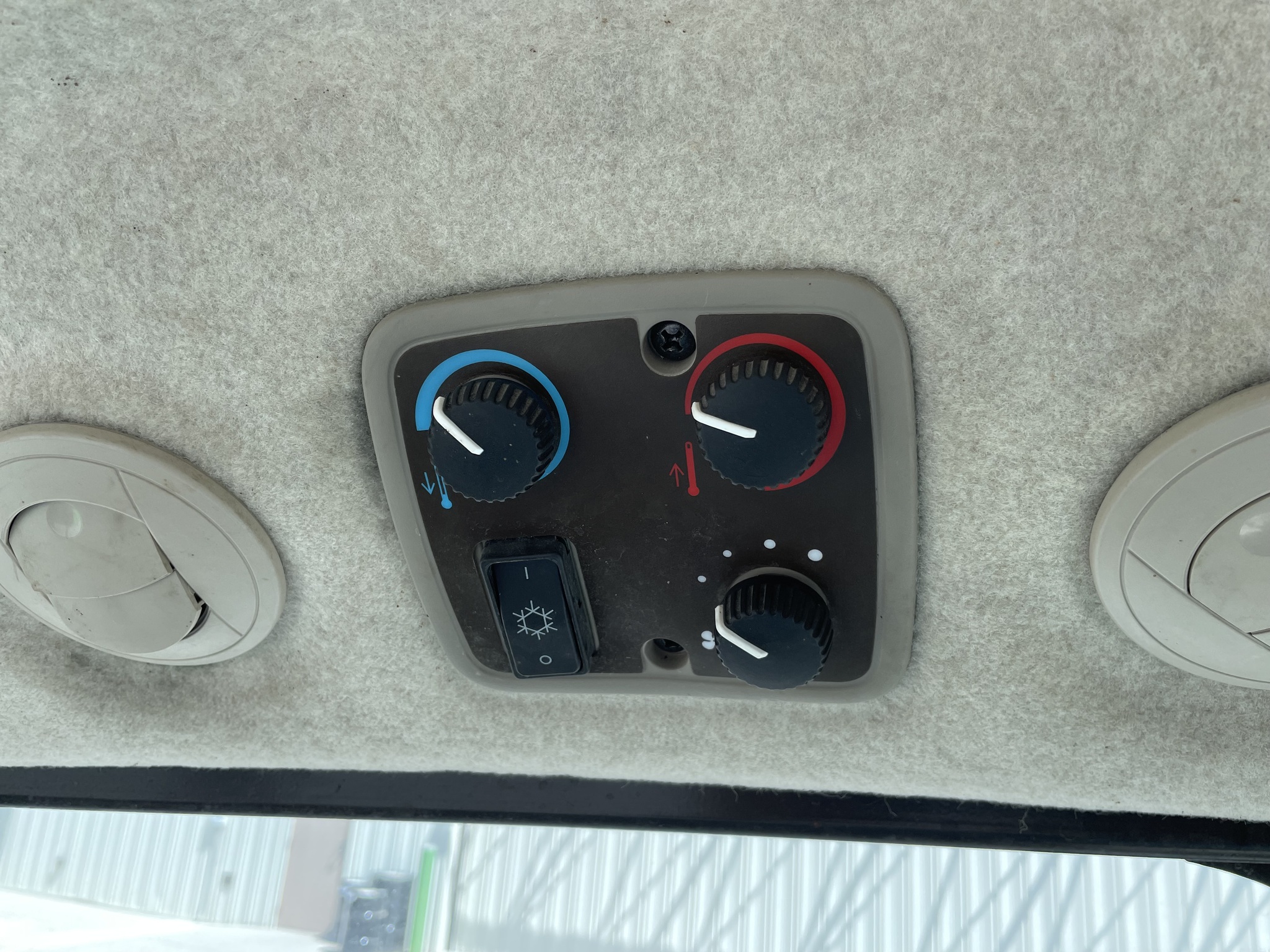 2022 John Deere 3046R Image 26