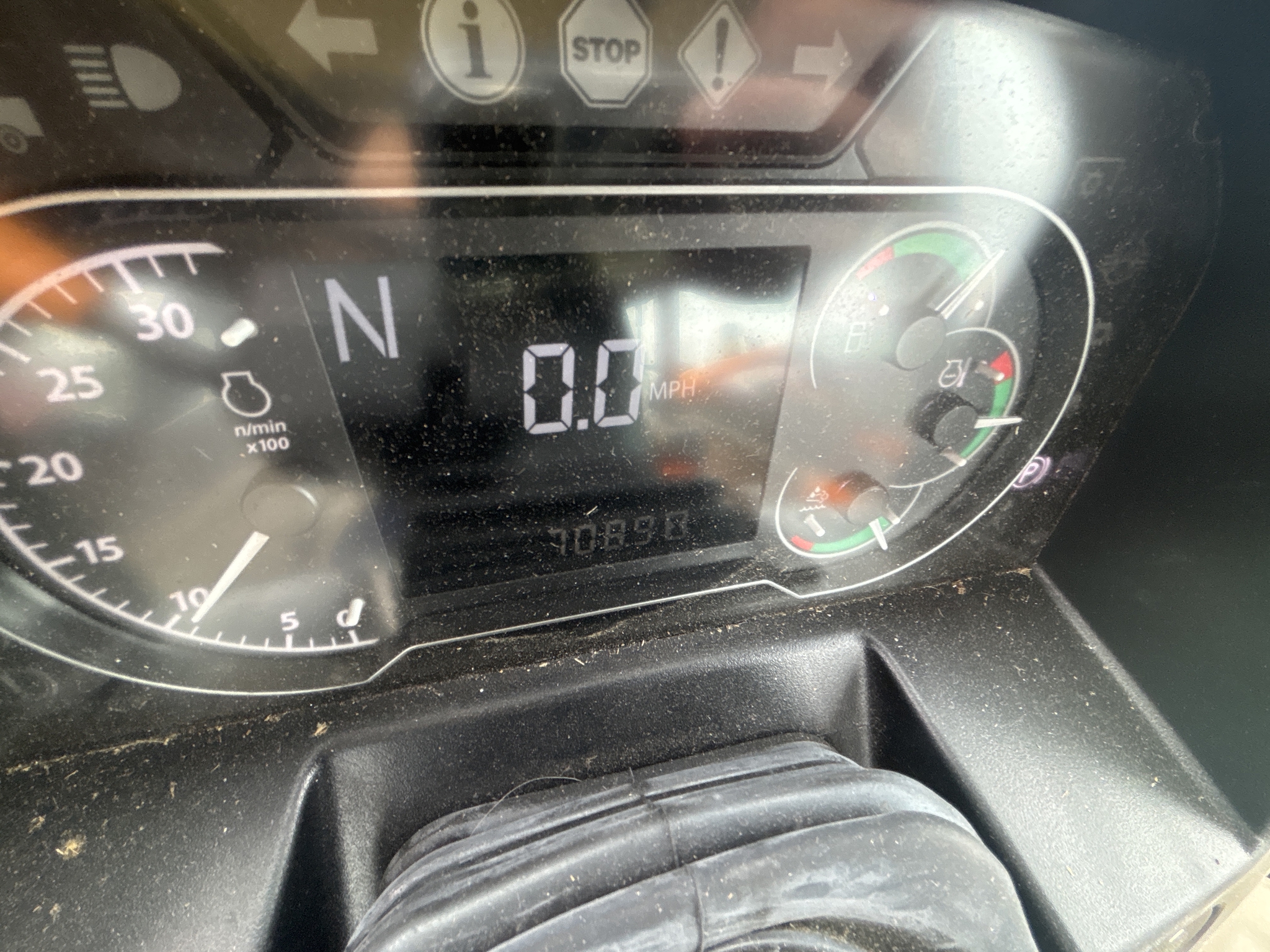 Used 2024 John Deere 6105E Utility Tractors at Koenig Equipment in Greenville, OH - PhotoXL17