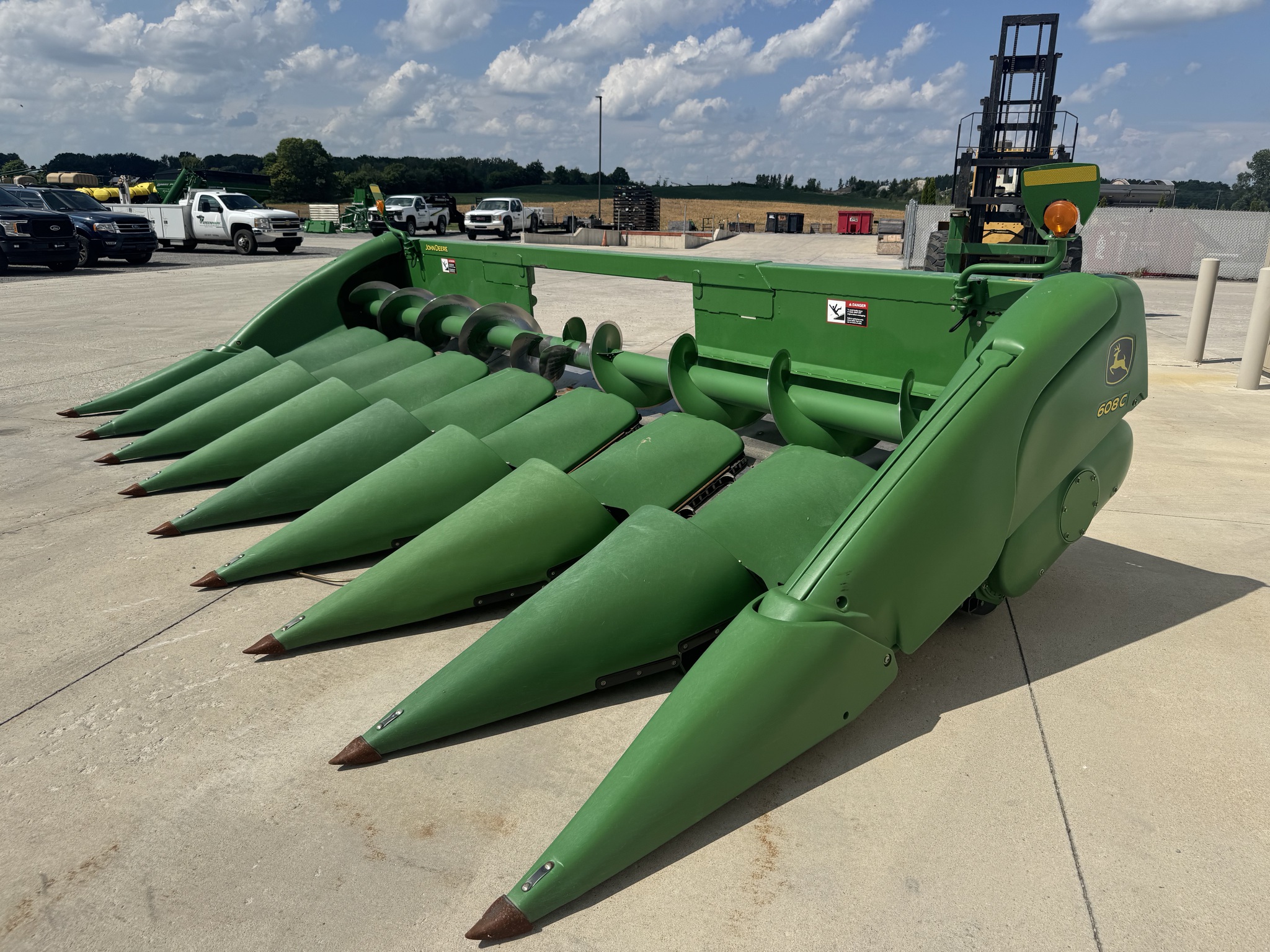 2010 John Deere 608C Image 2