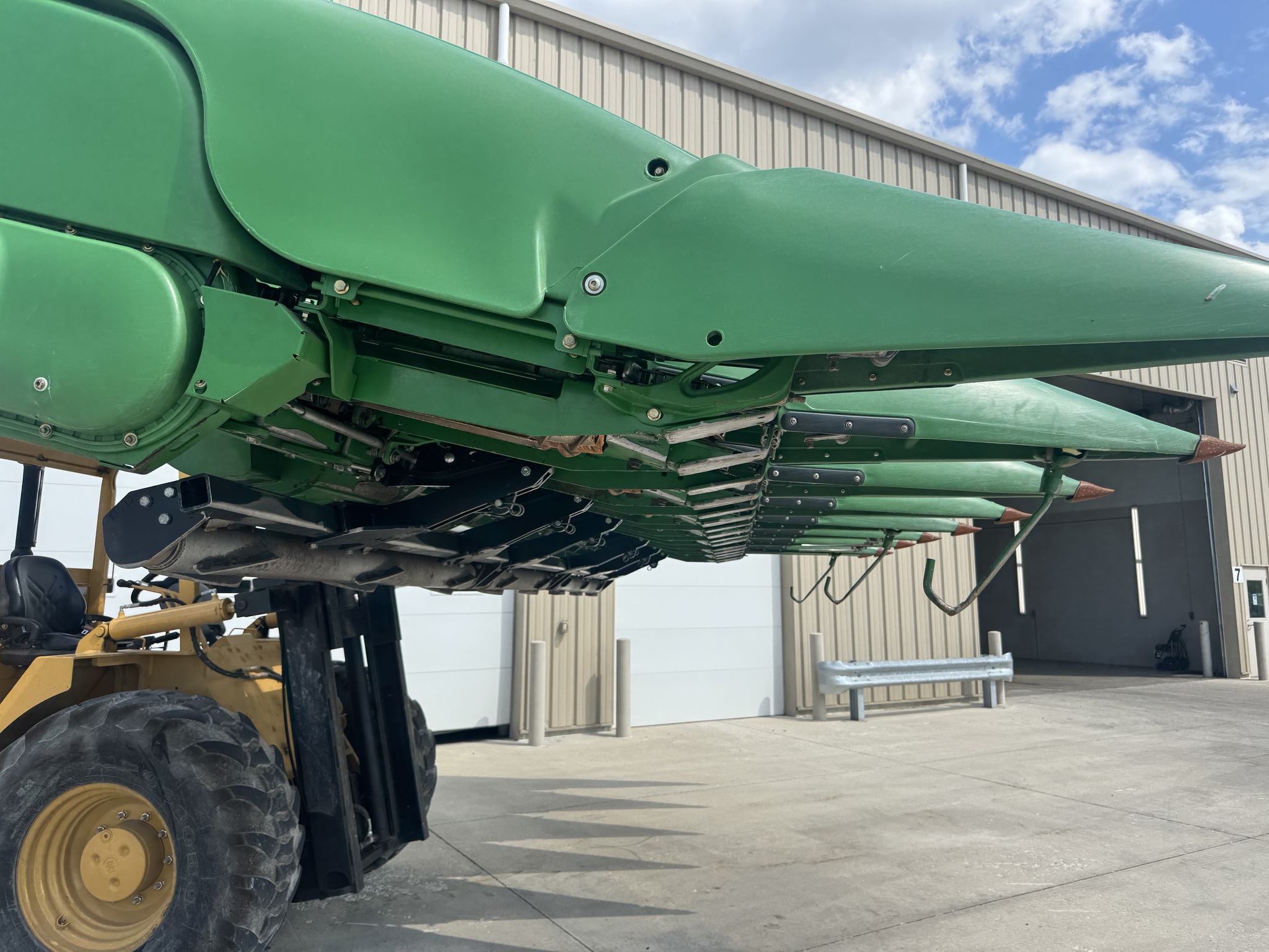 2010 John Deere 608C Image 18