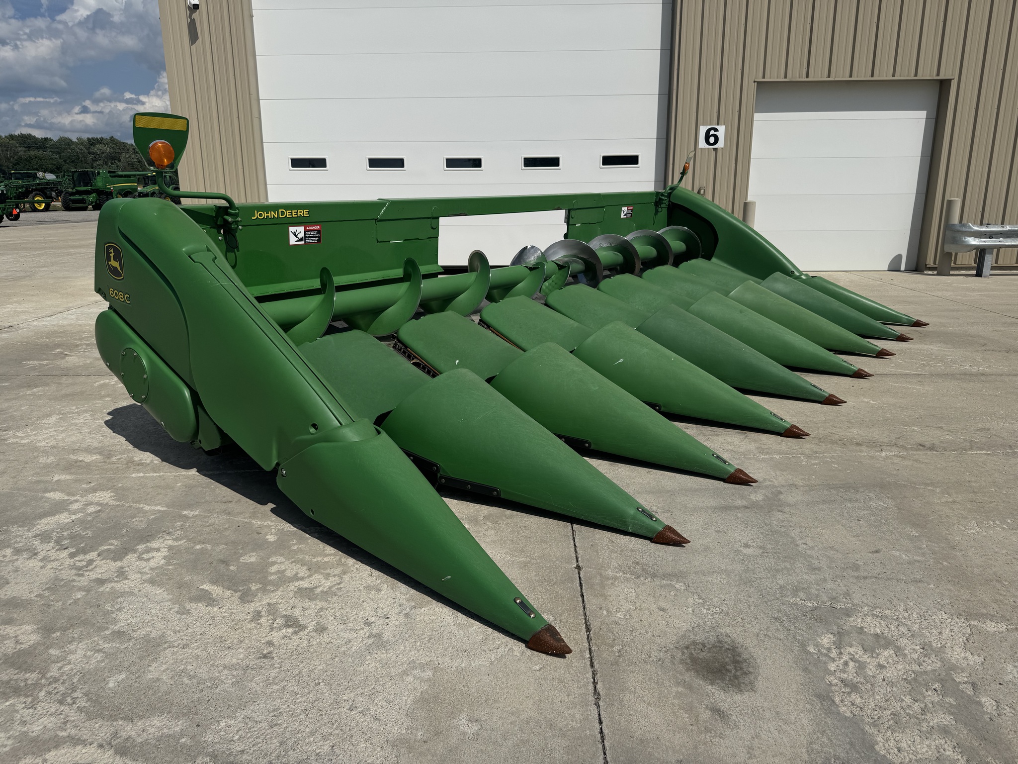 2010 John Deere 608C Image 1