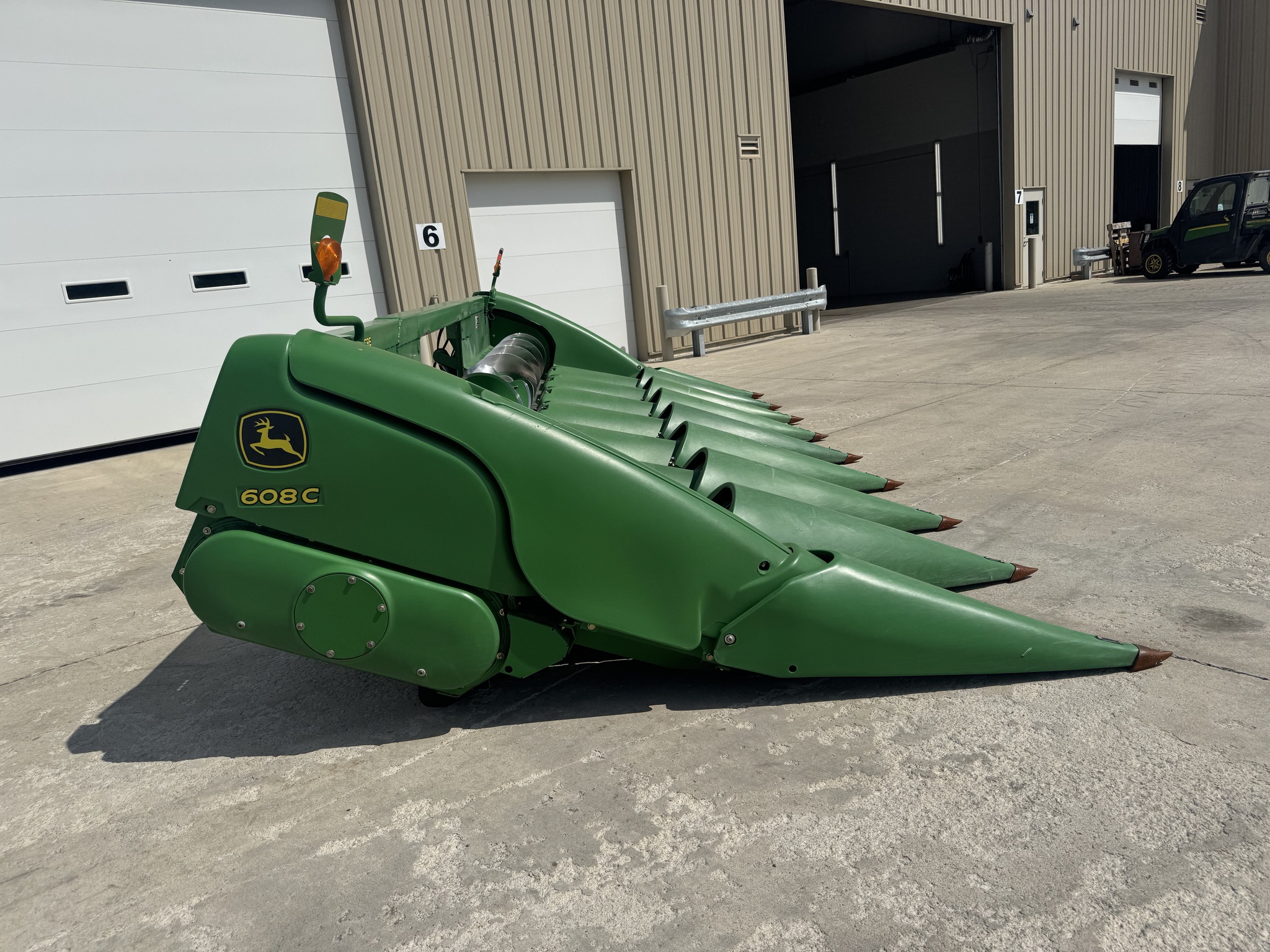 2010 John Deere 608C Image 3