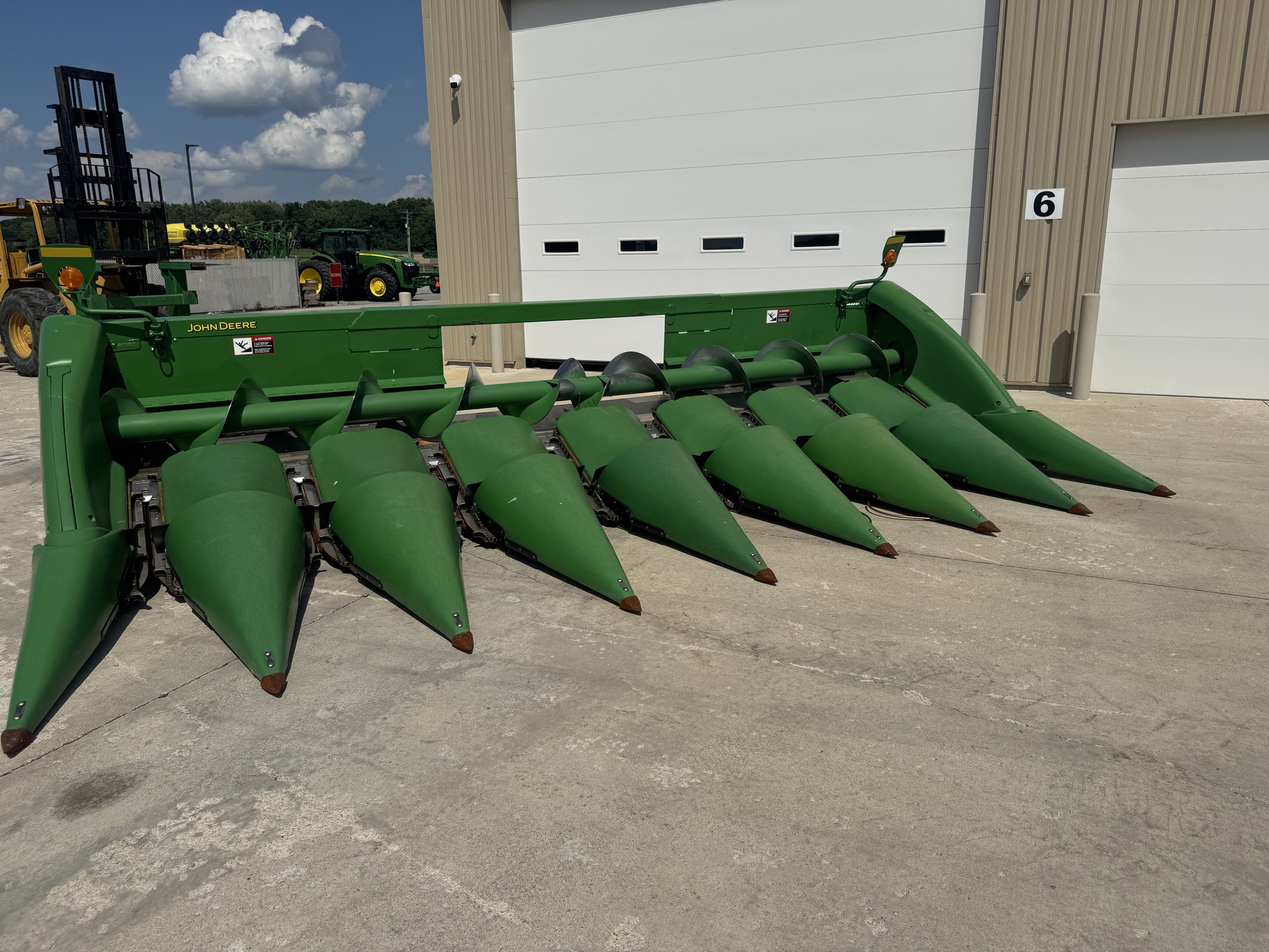 2010 John Deere 608C Image 9