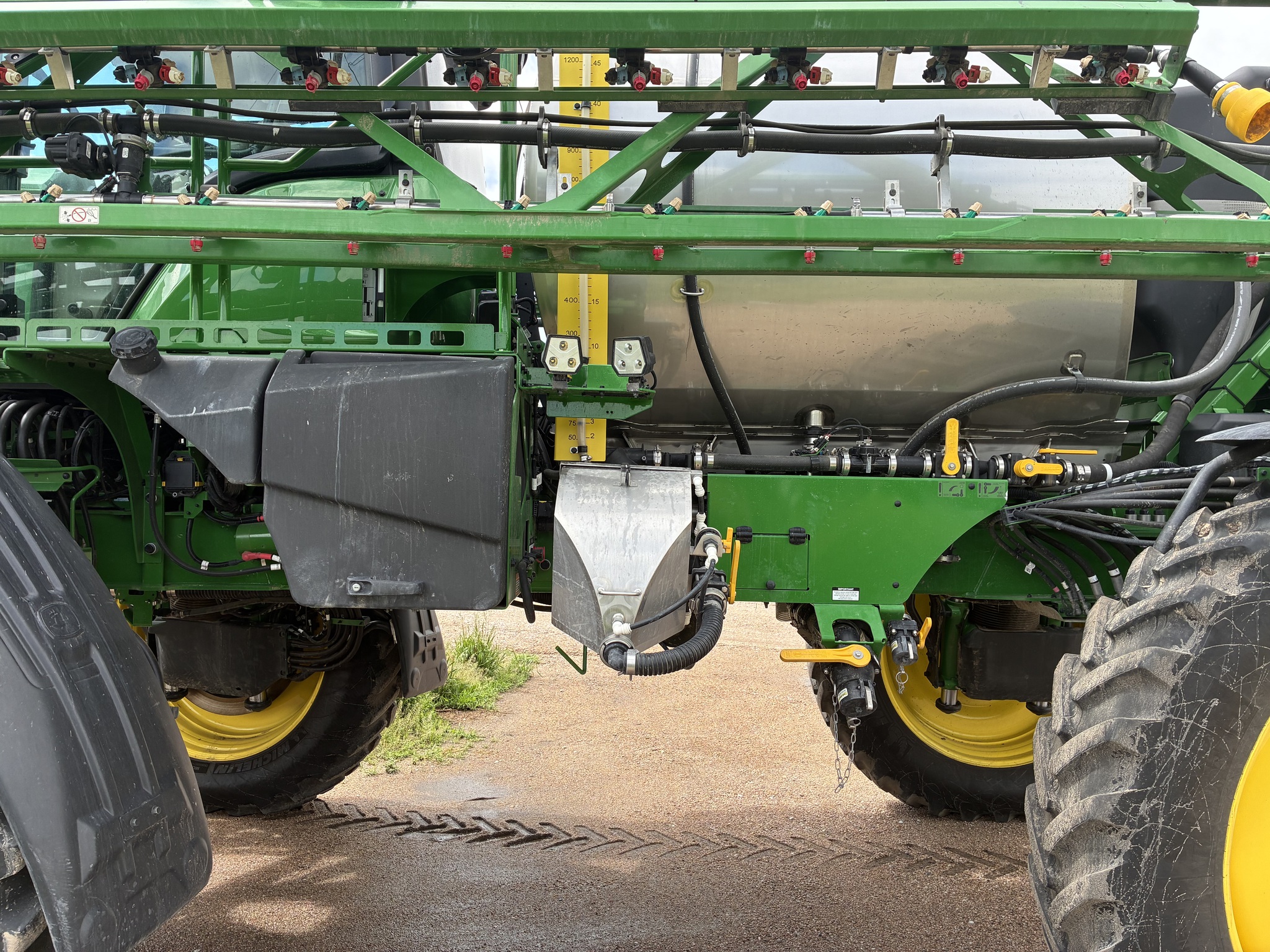 2025 John Deere 616R Image 4