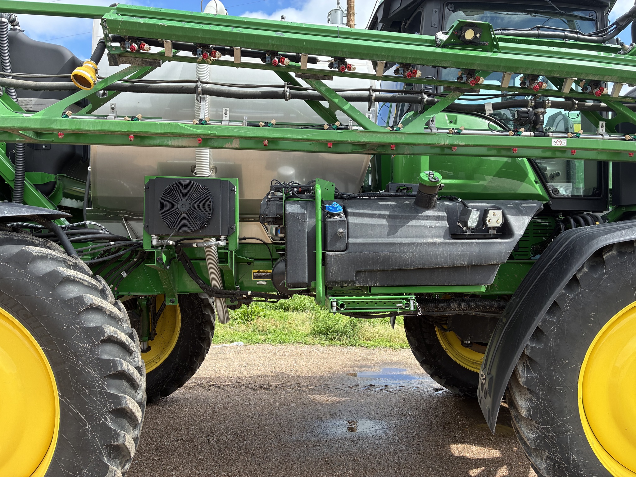 2025 John Deere 616R Image 6