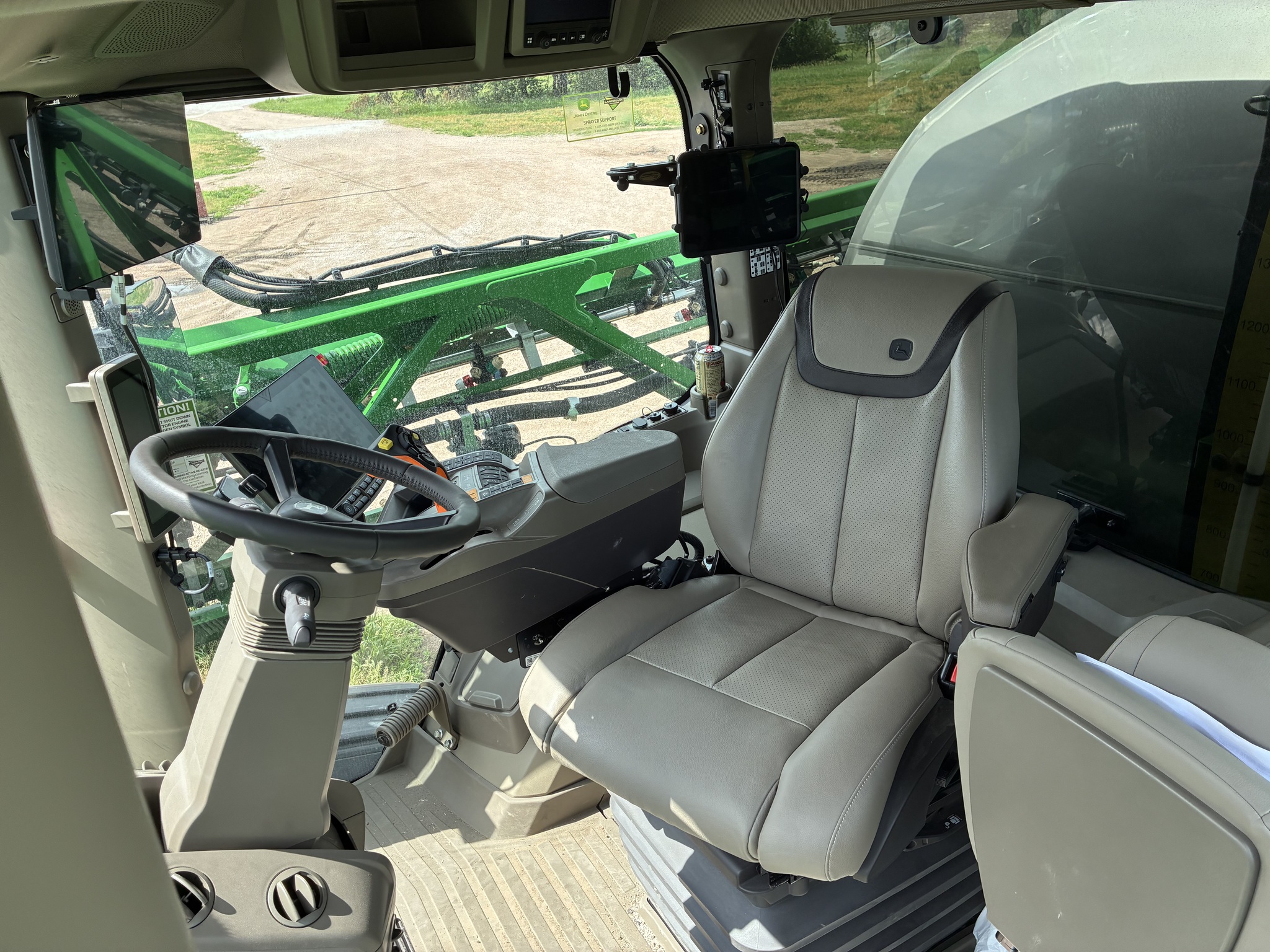 2025 John Deere 616R Image 12