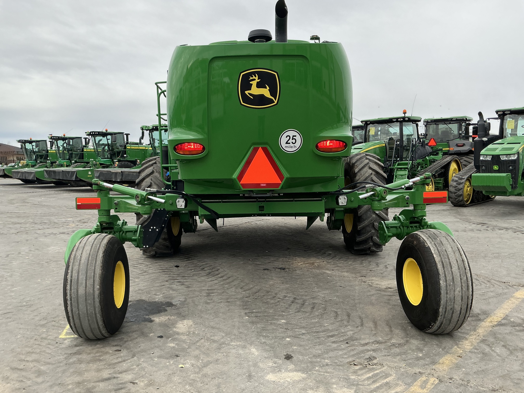 2023 John Deere W235R Image 4