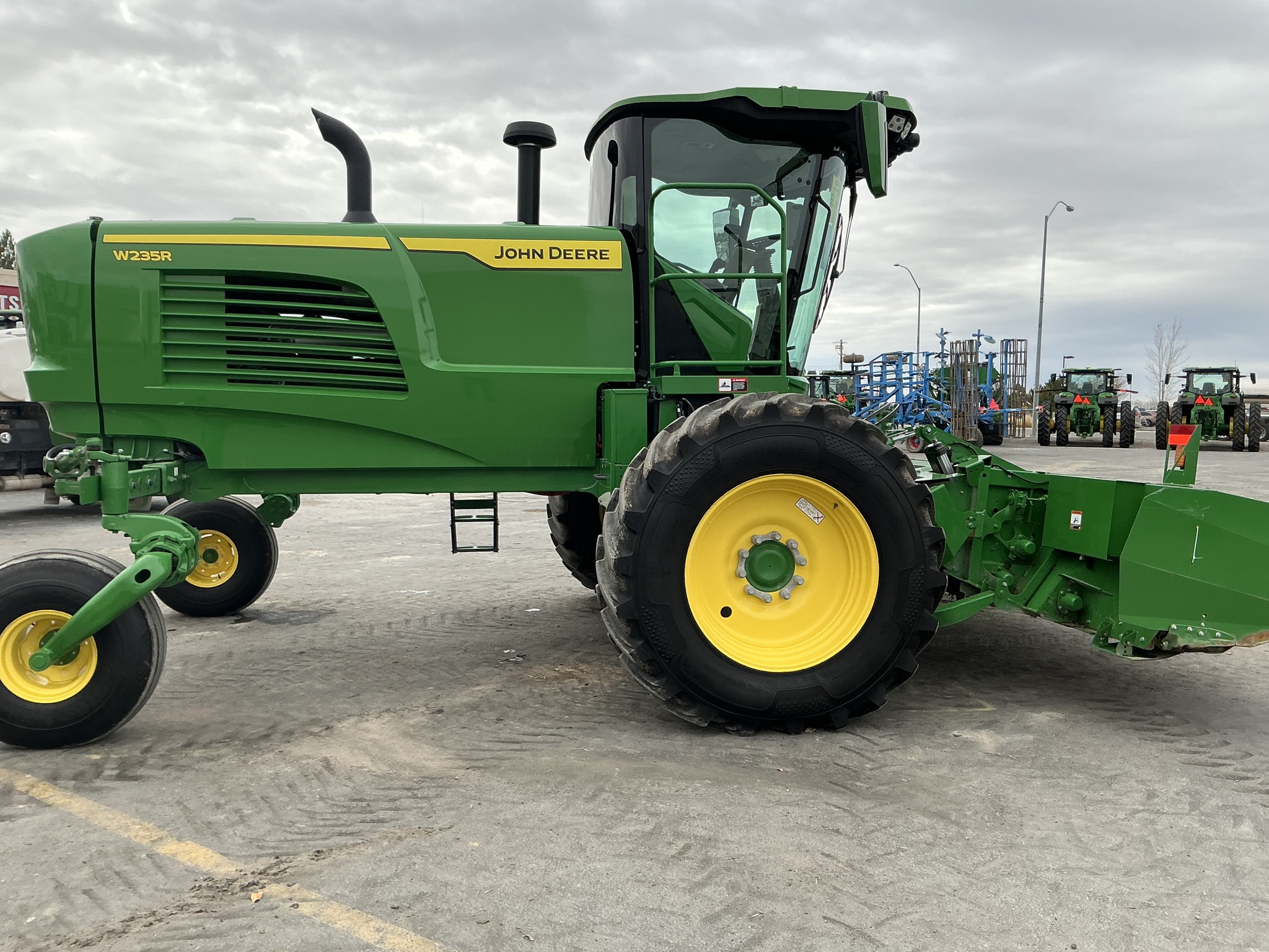 2023 John Deere W235R Image 6