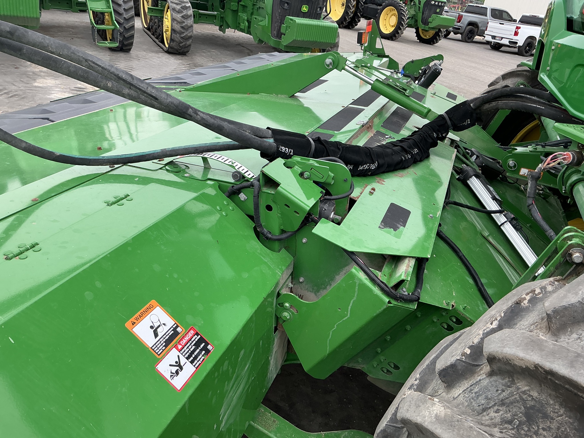 2023 John Deere W235R Image 11