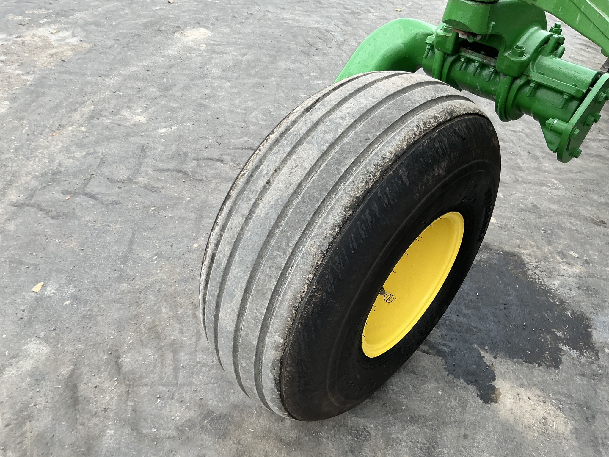 2023 John Deere W235R Image 19