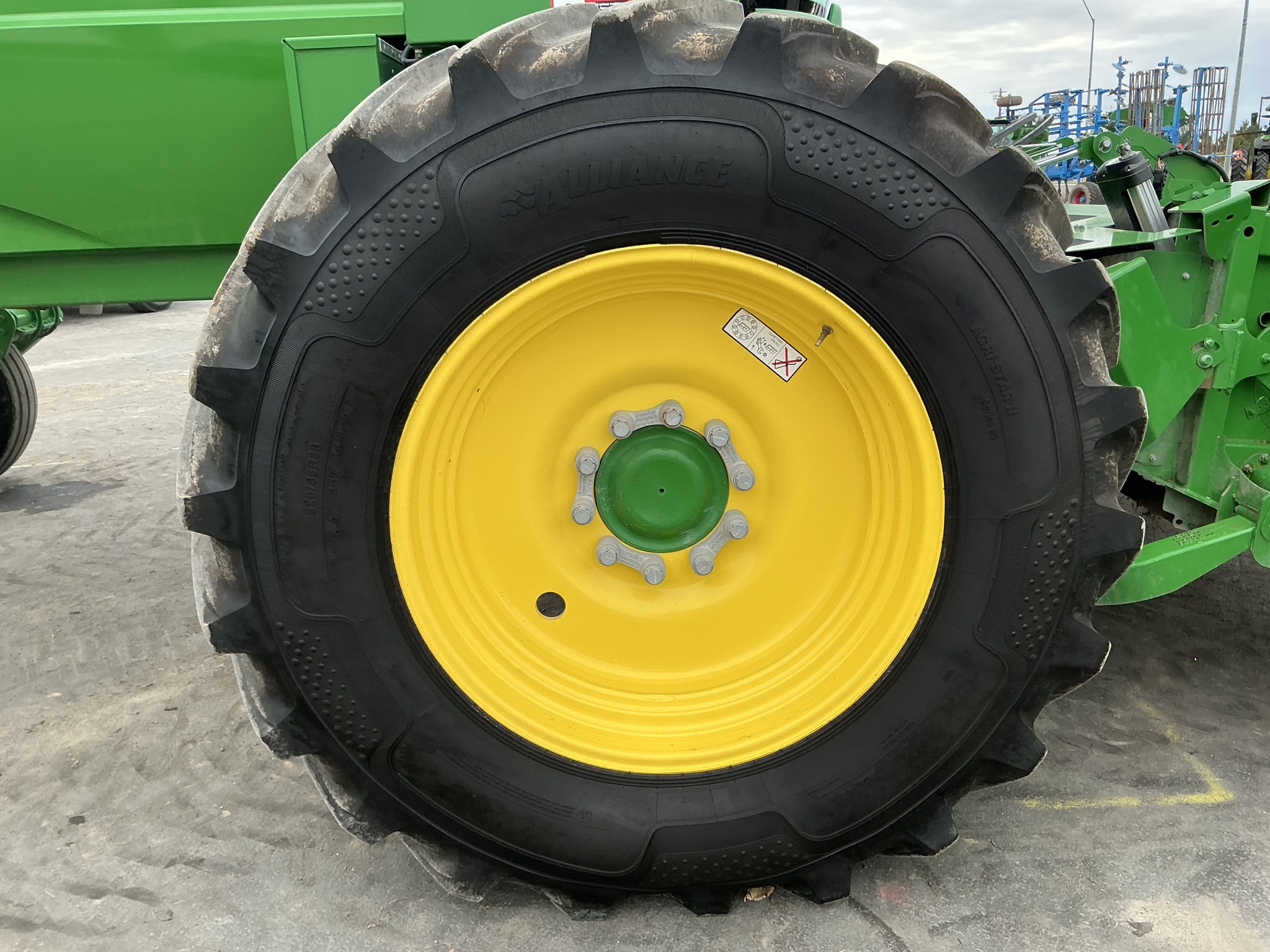 2023 John Deere W235R Image 23