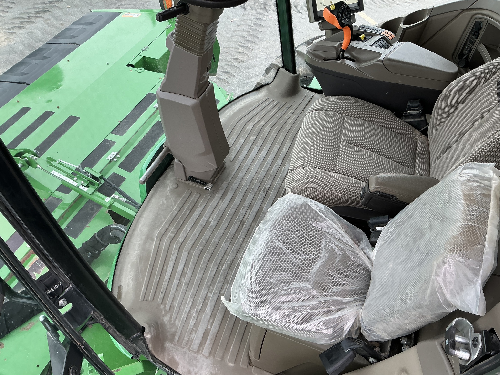 2023 John Deere W235R Image 21