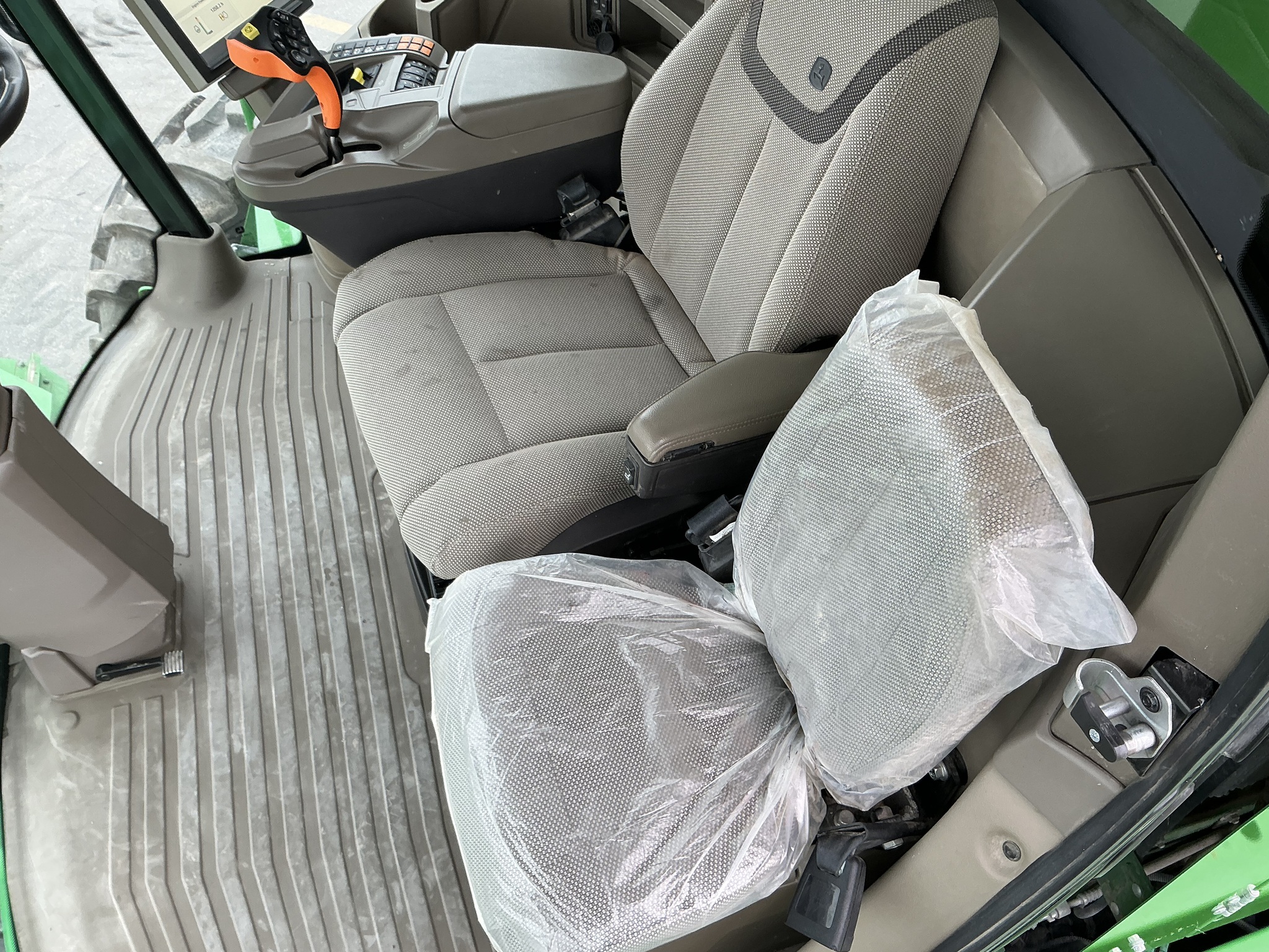 2023 John Deere W235R Image 29