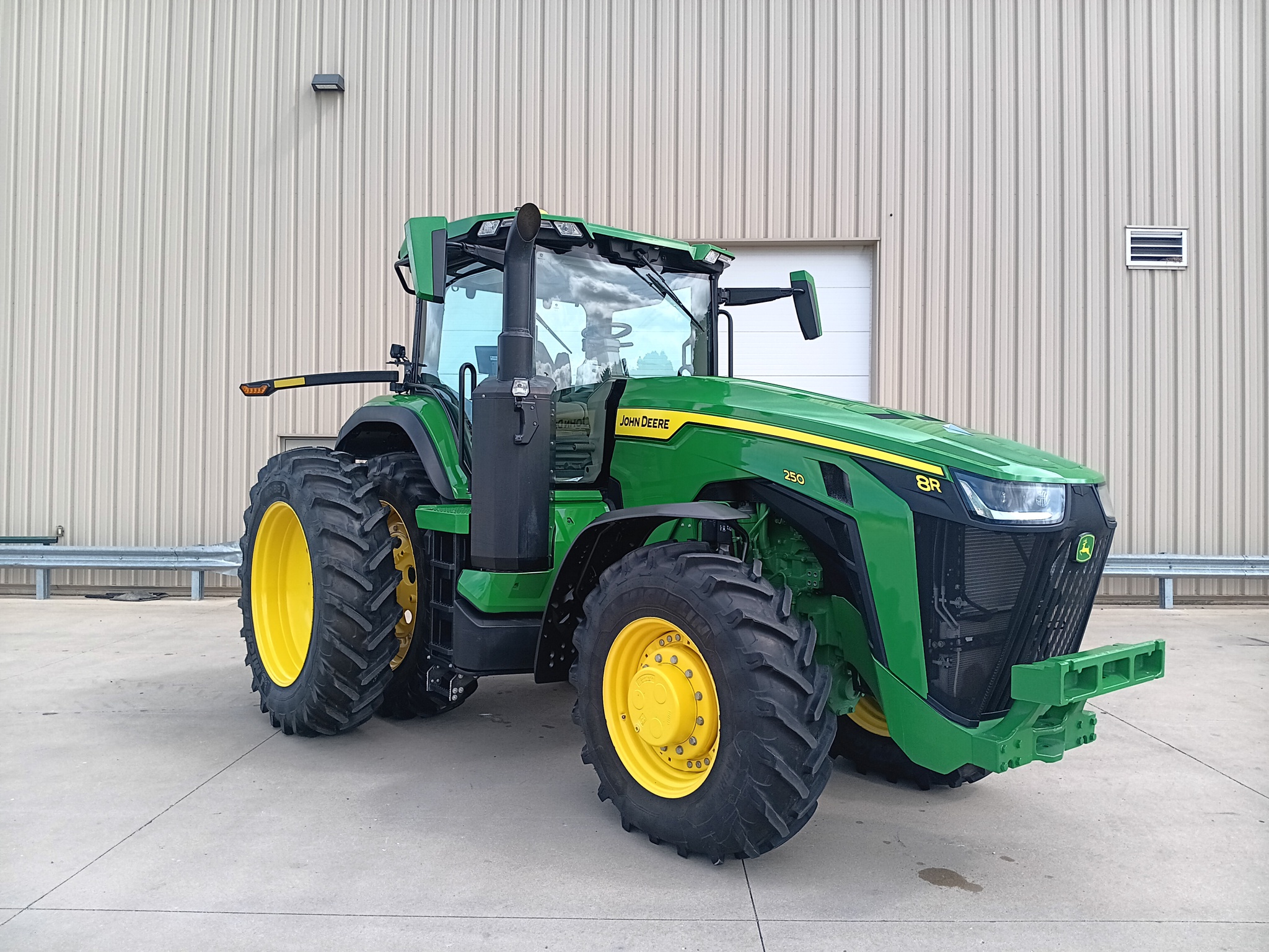 2024 John Deere 8R 250 Image 1