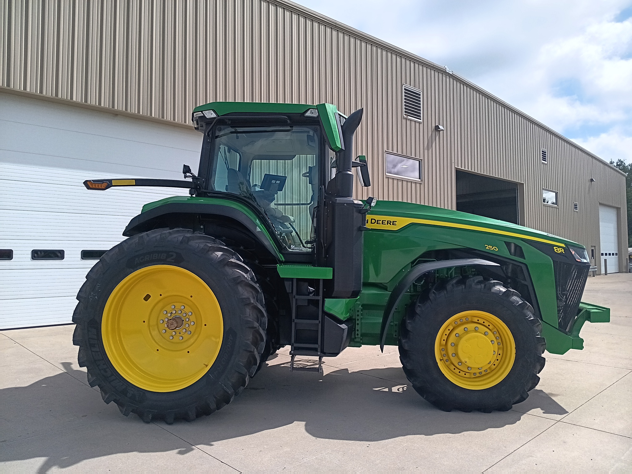 2024 John Deere 8R 250 Image 4