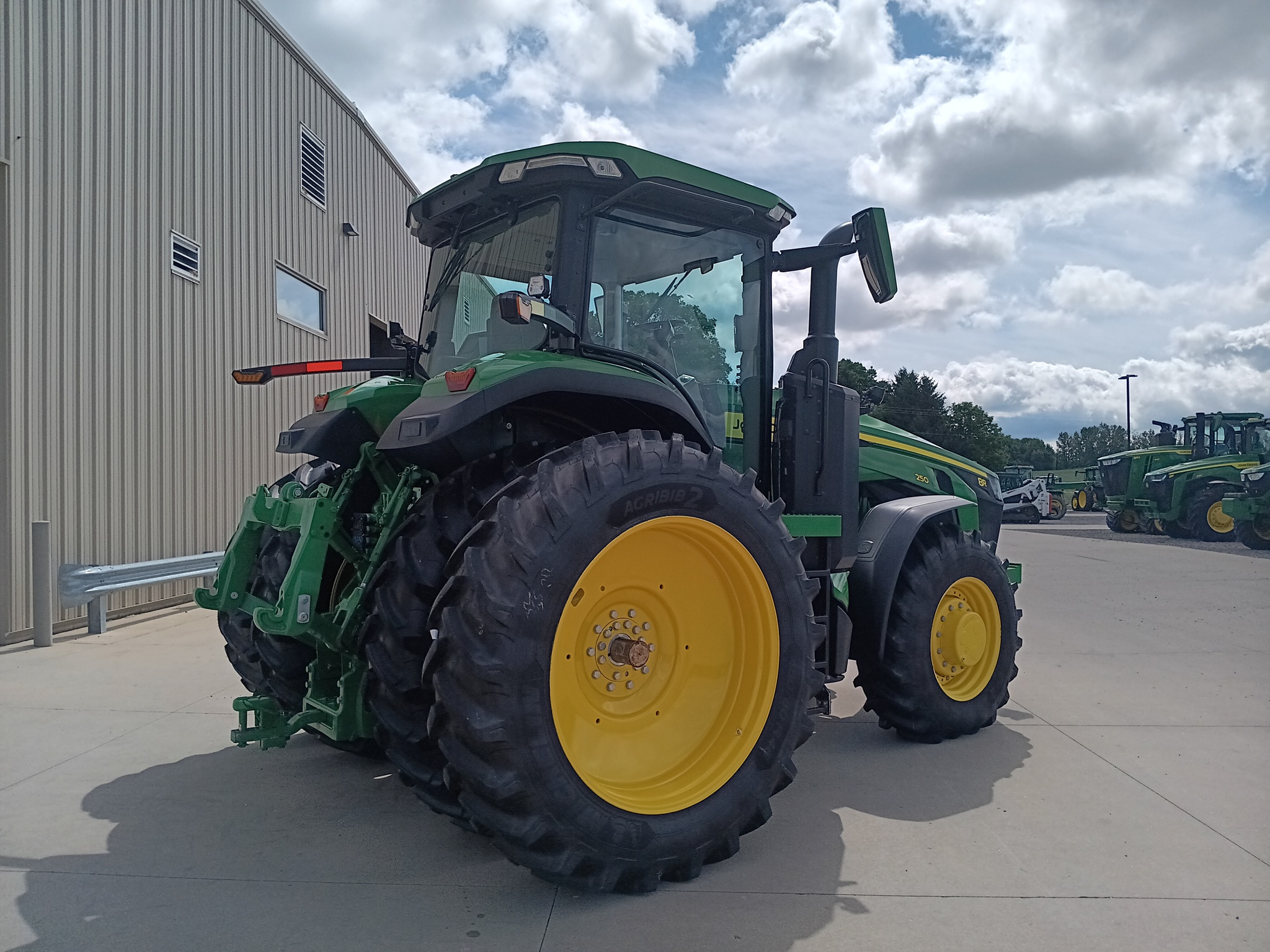 2024 John Deere 8R 250 Image 3