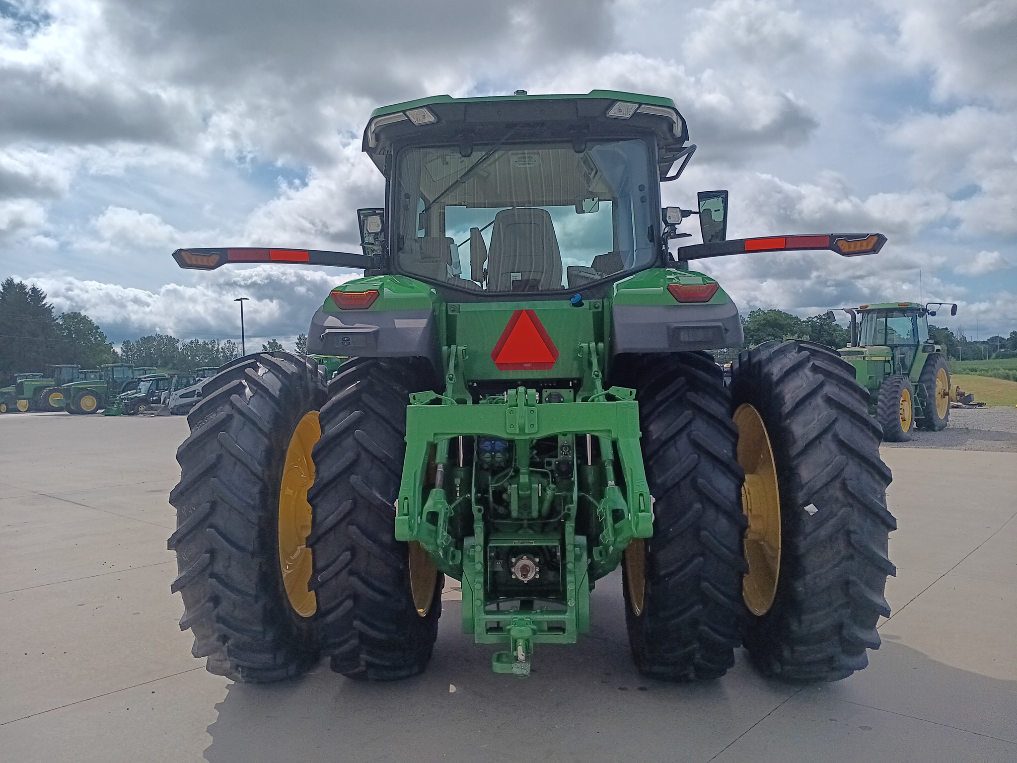 2024 John Deere 8R 250 Image 2